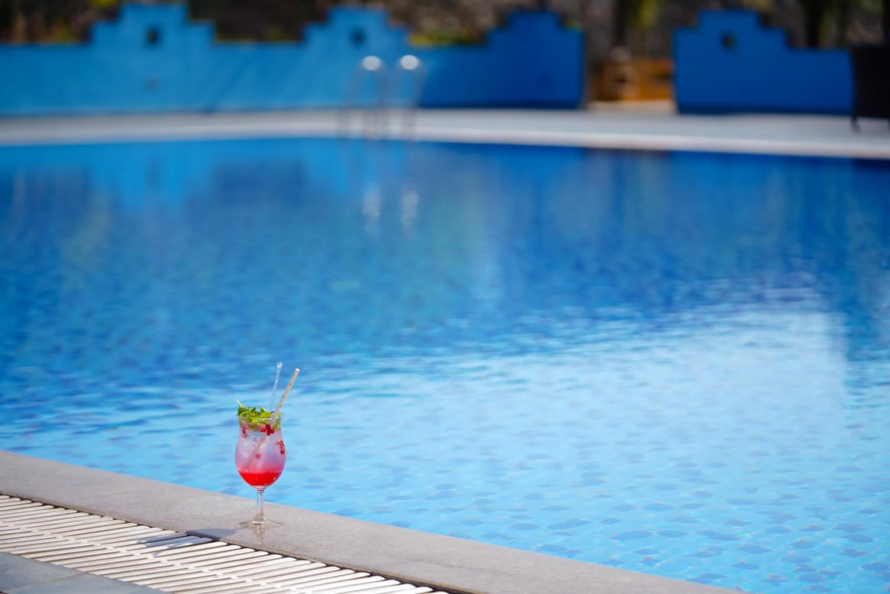 Swimming pool in Sun Hotel and Resort, Mount Abu