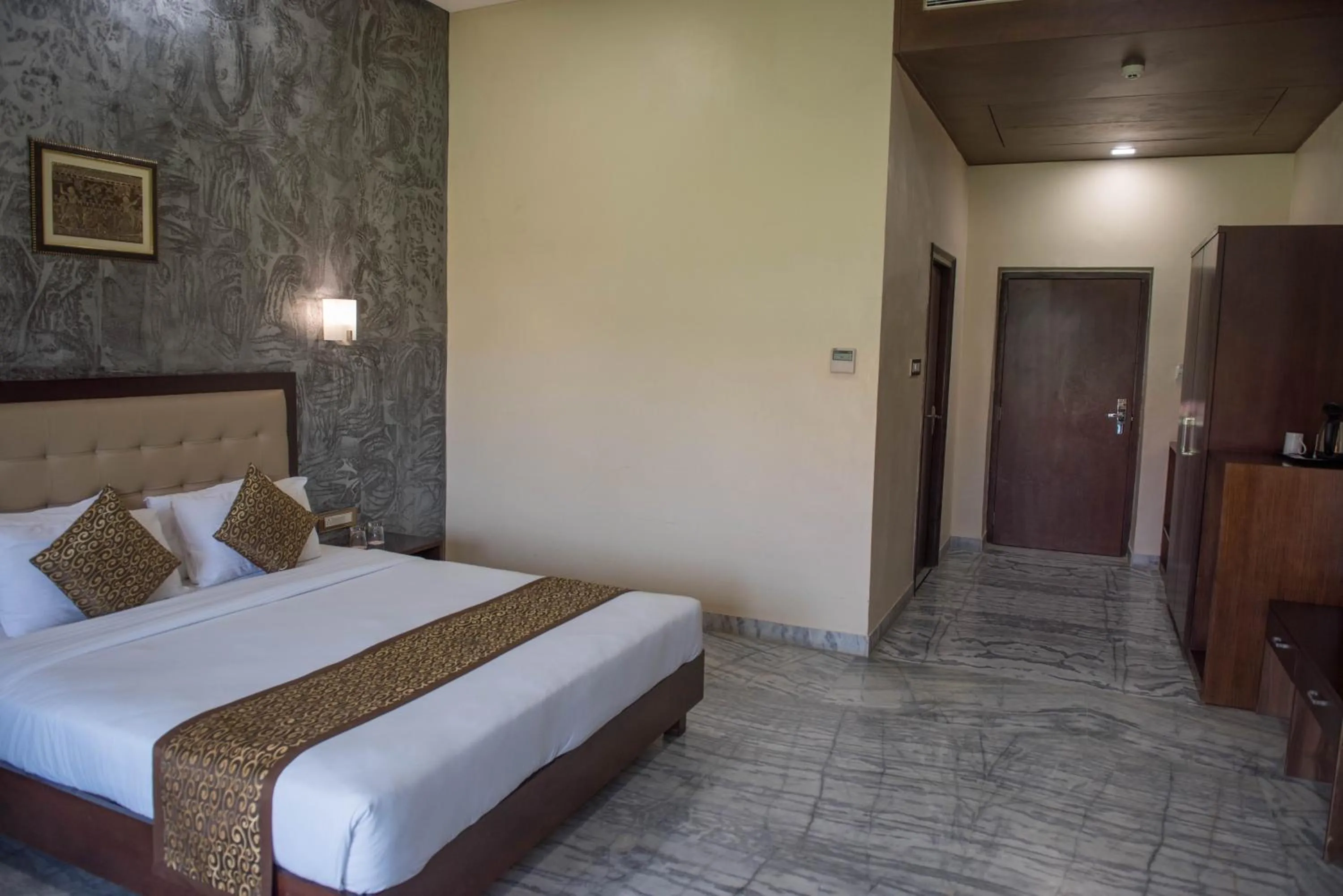 Bed in Sun Hotel and Resort, Mount Abu