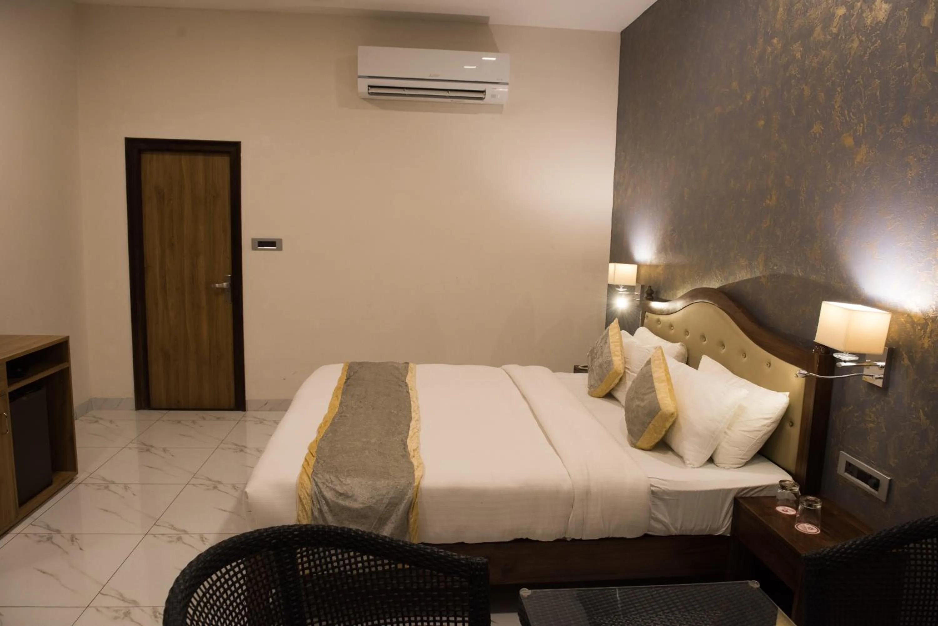 Bed in Sun Hotel and Resort, Mount Abu