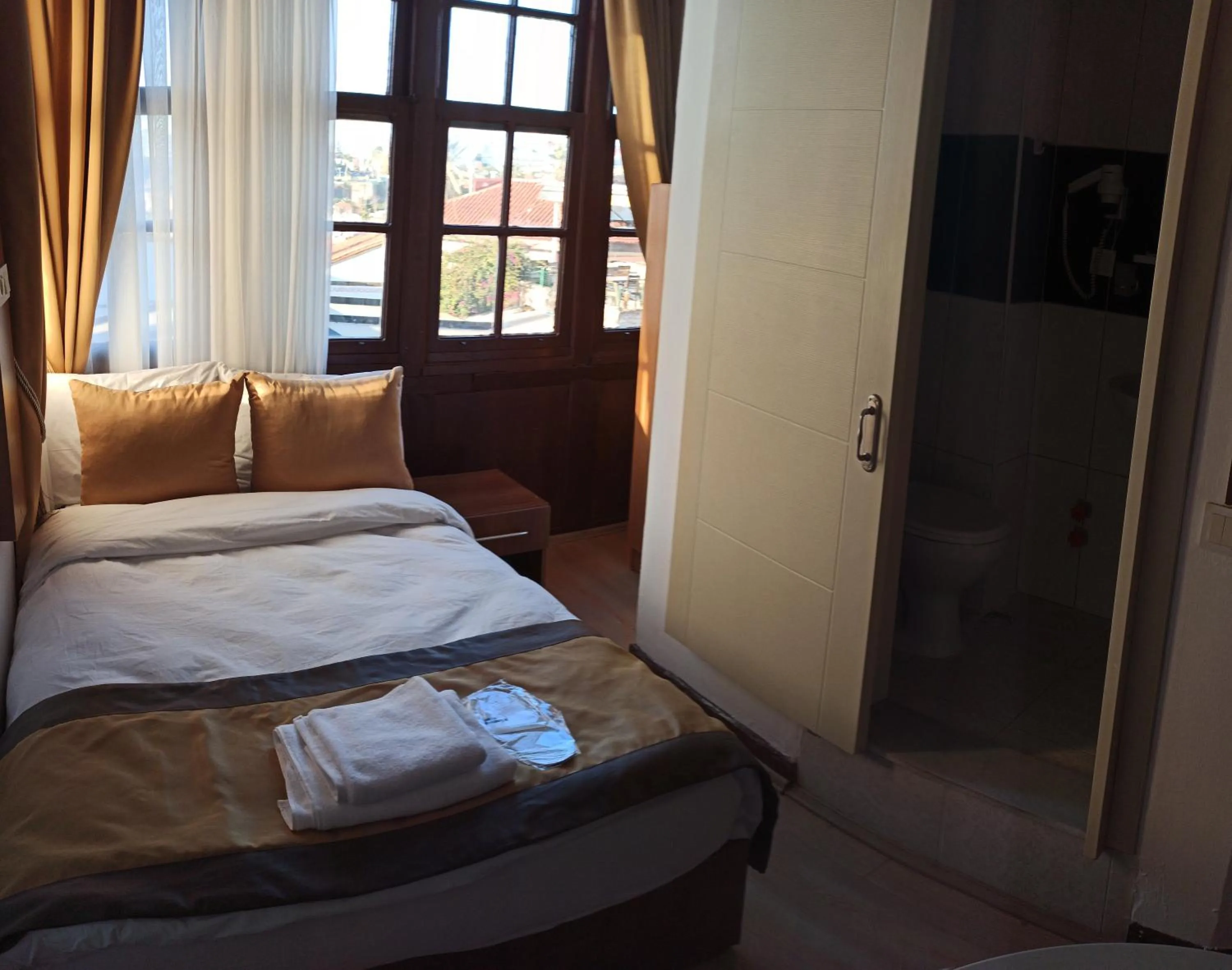 Photo of the whole room, Bed in Konak Hotel Kaleiçi