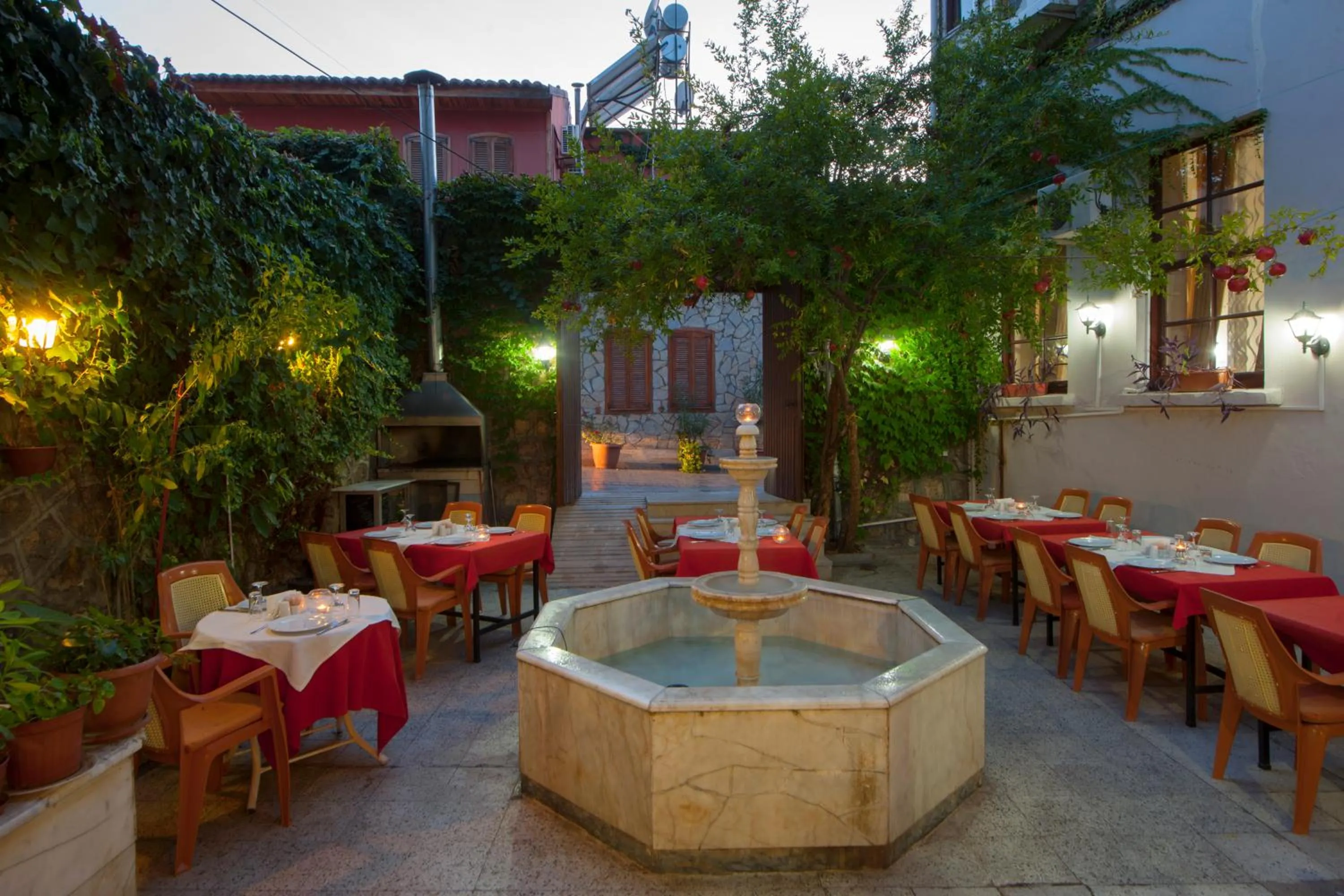 Garden in Konak Hotel Kaleiçi