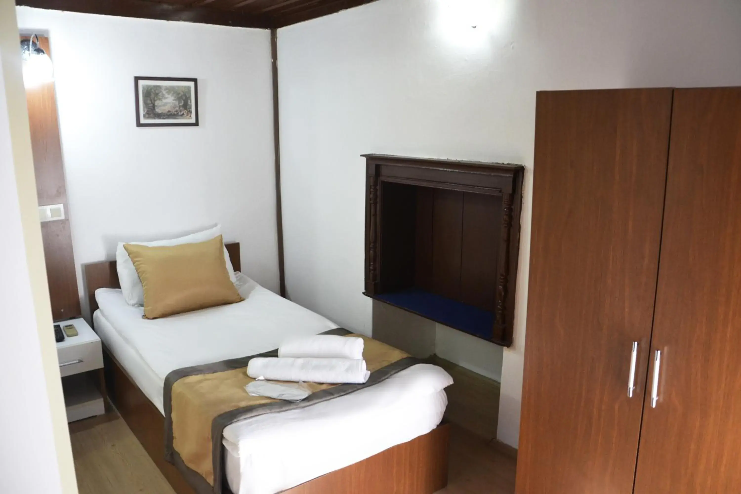 1st Floor Small Single Room in Konak Hotel Kaleiçi 1st Floor Small Single Room in Konak Hotel Kaleiçi