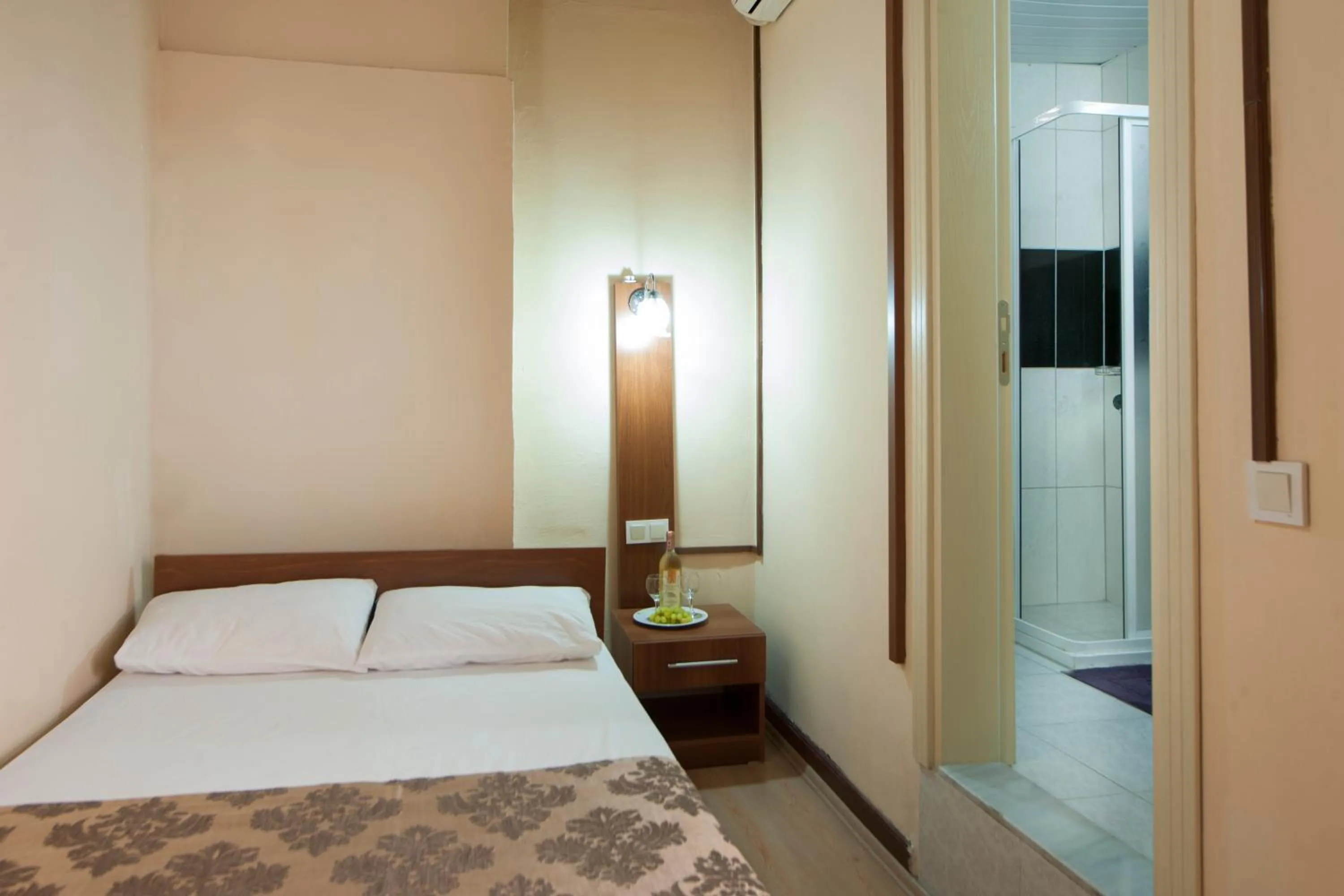 Photo of the whole room, Bed in Konak Hotel Kaleiçi