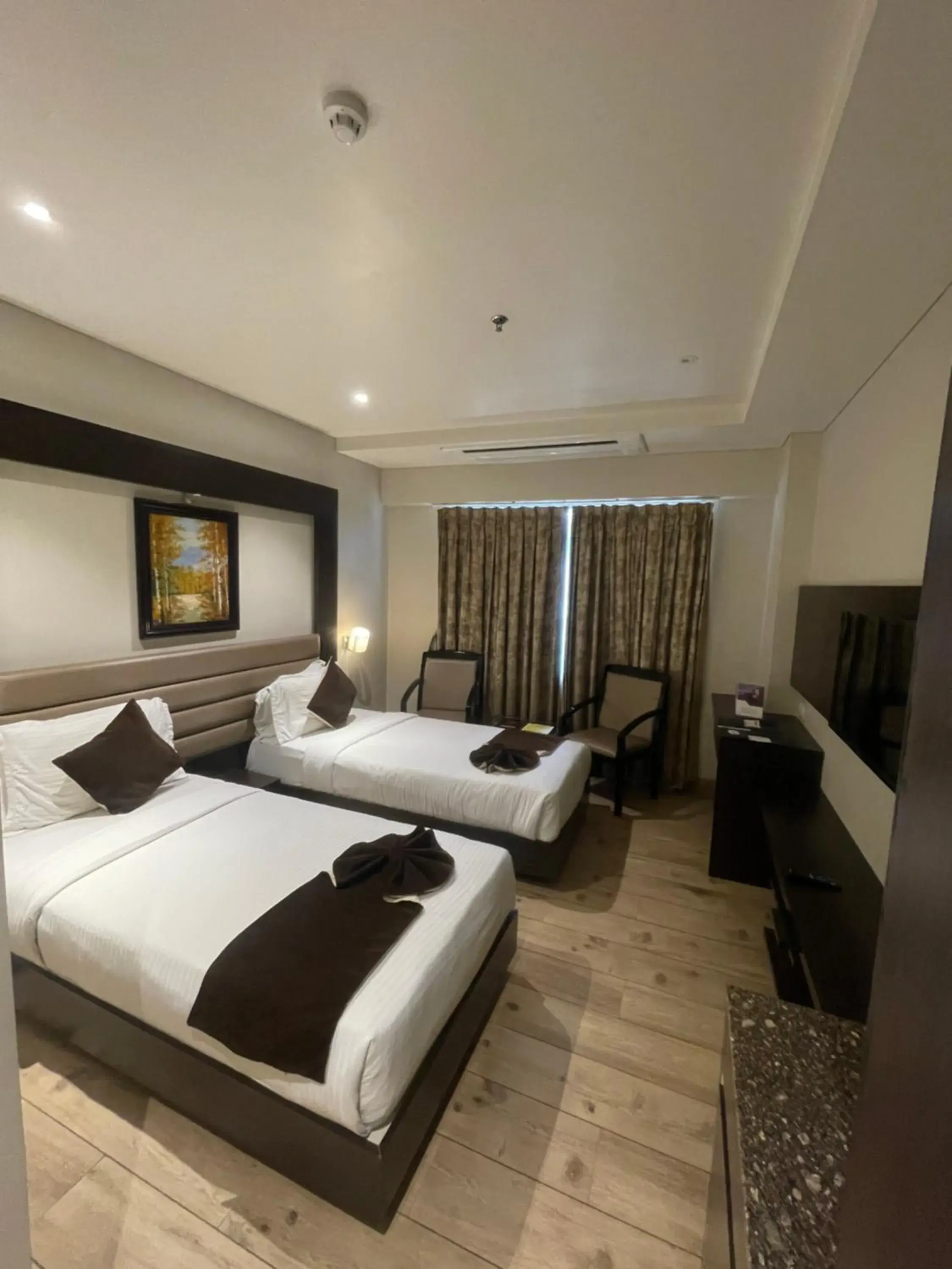 Deluxe Double or Twin Room - single occupancy in Hotel Virgo Sumeru Deluxe Double or Twin Room - single occupancy in Hotel Virgo Sumeru