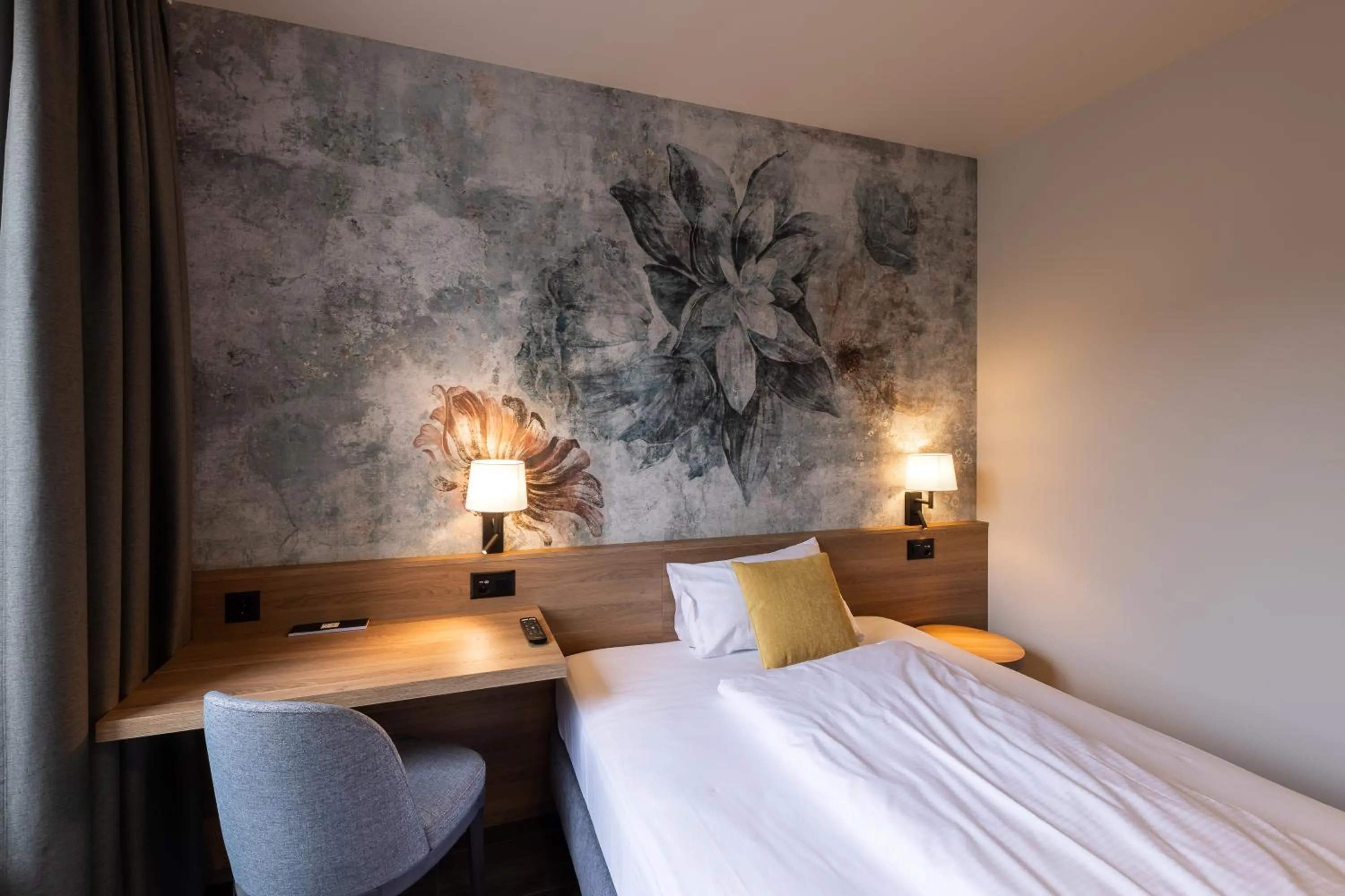 Photo of the whole room, Bed in Hotel Loge