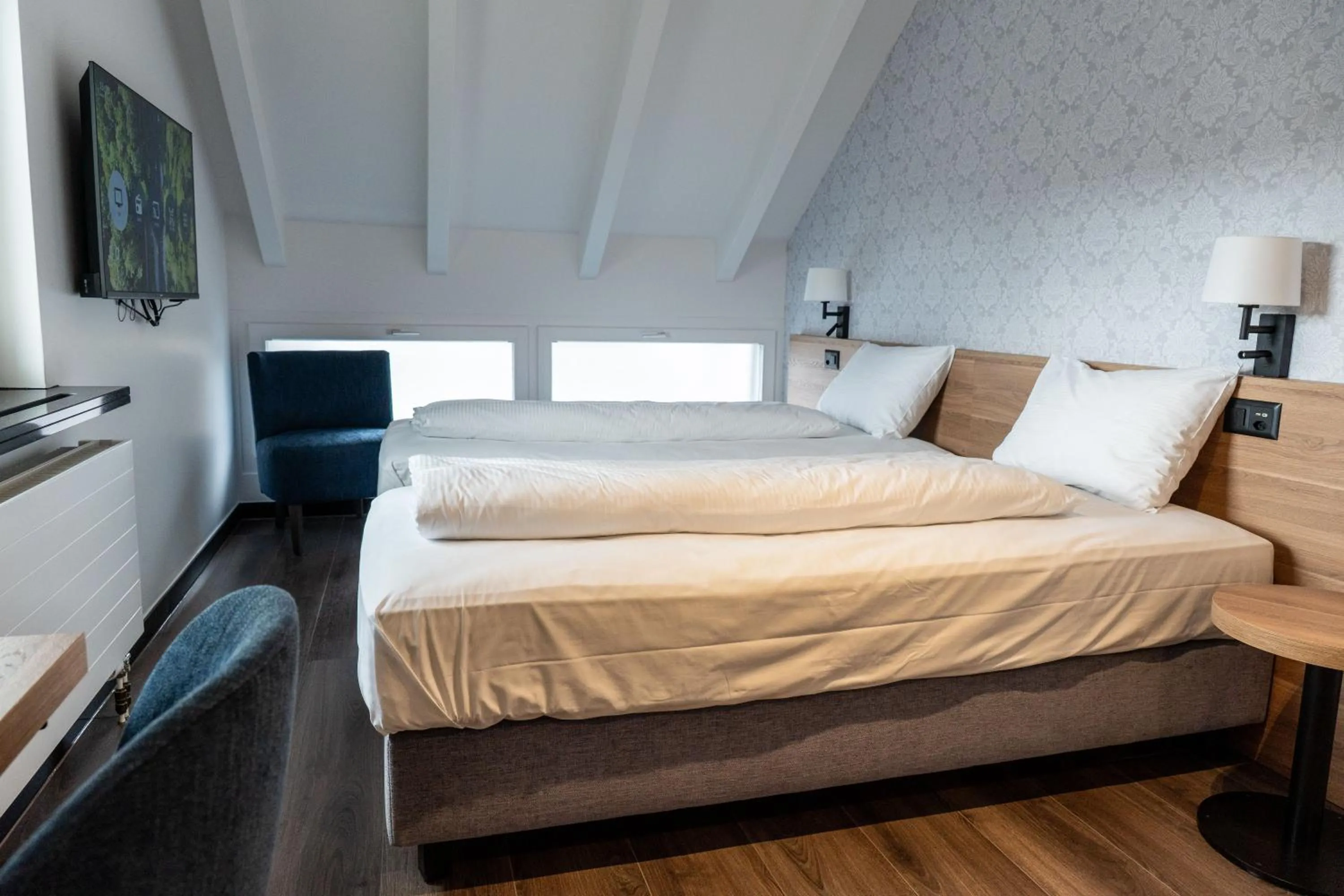 Photo of the whole room, Bed in Hotel Loge