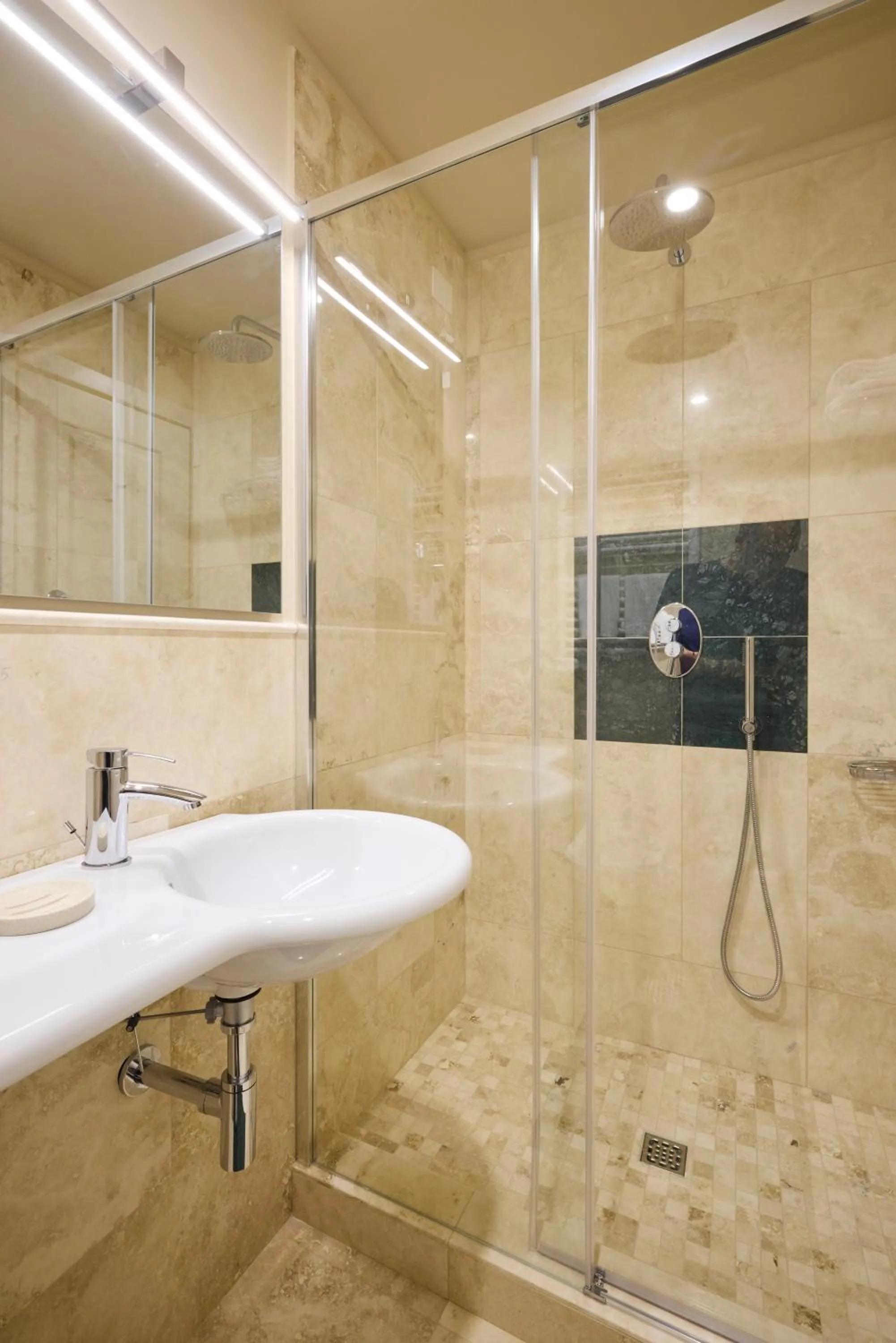 Shower in Hotel Art Atelier - Place of Charme