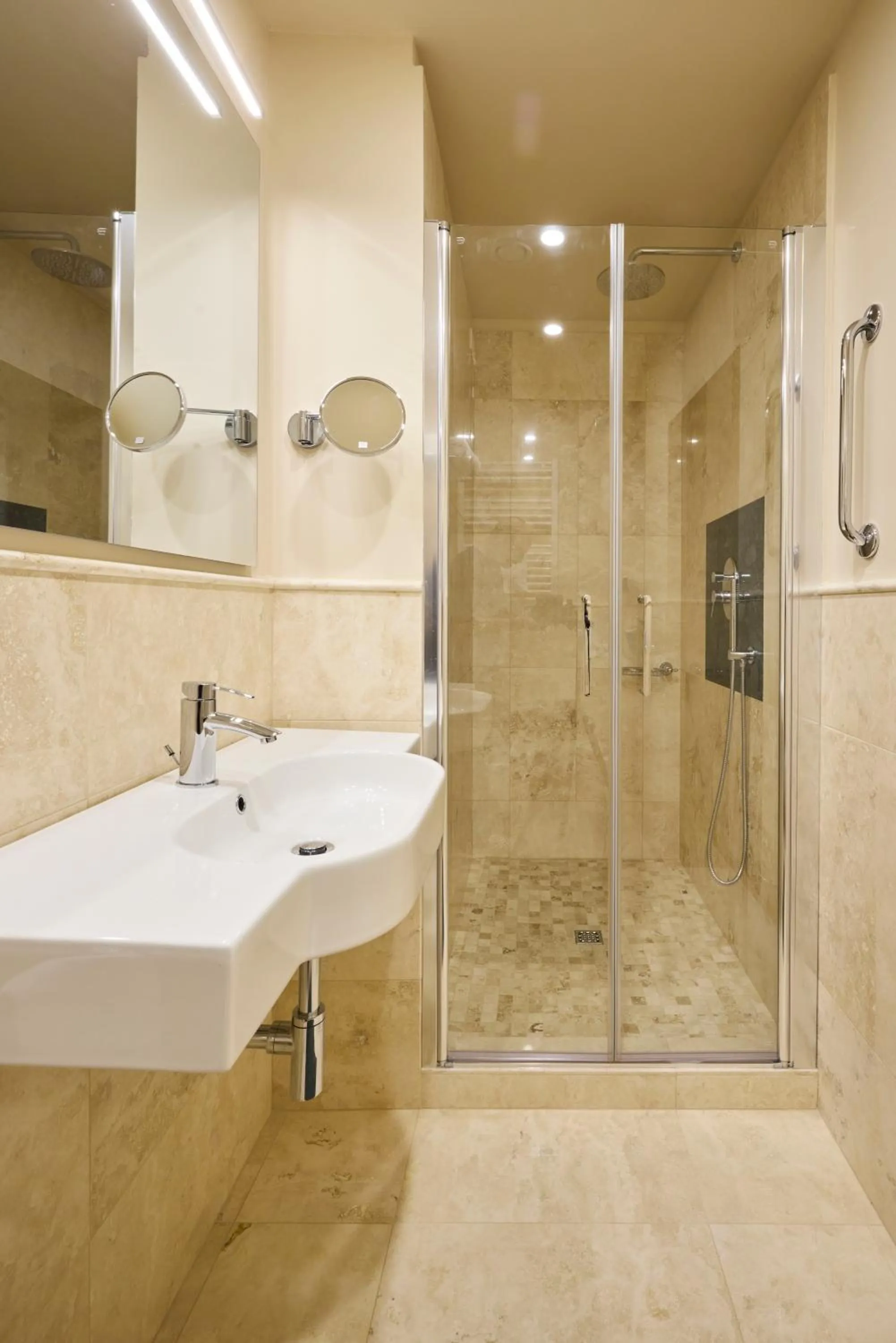 Shower in Hotel Art Atelier - Place of Charme