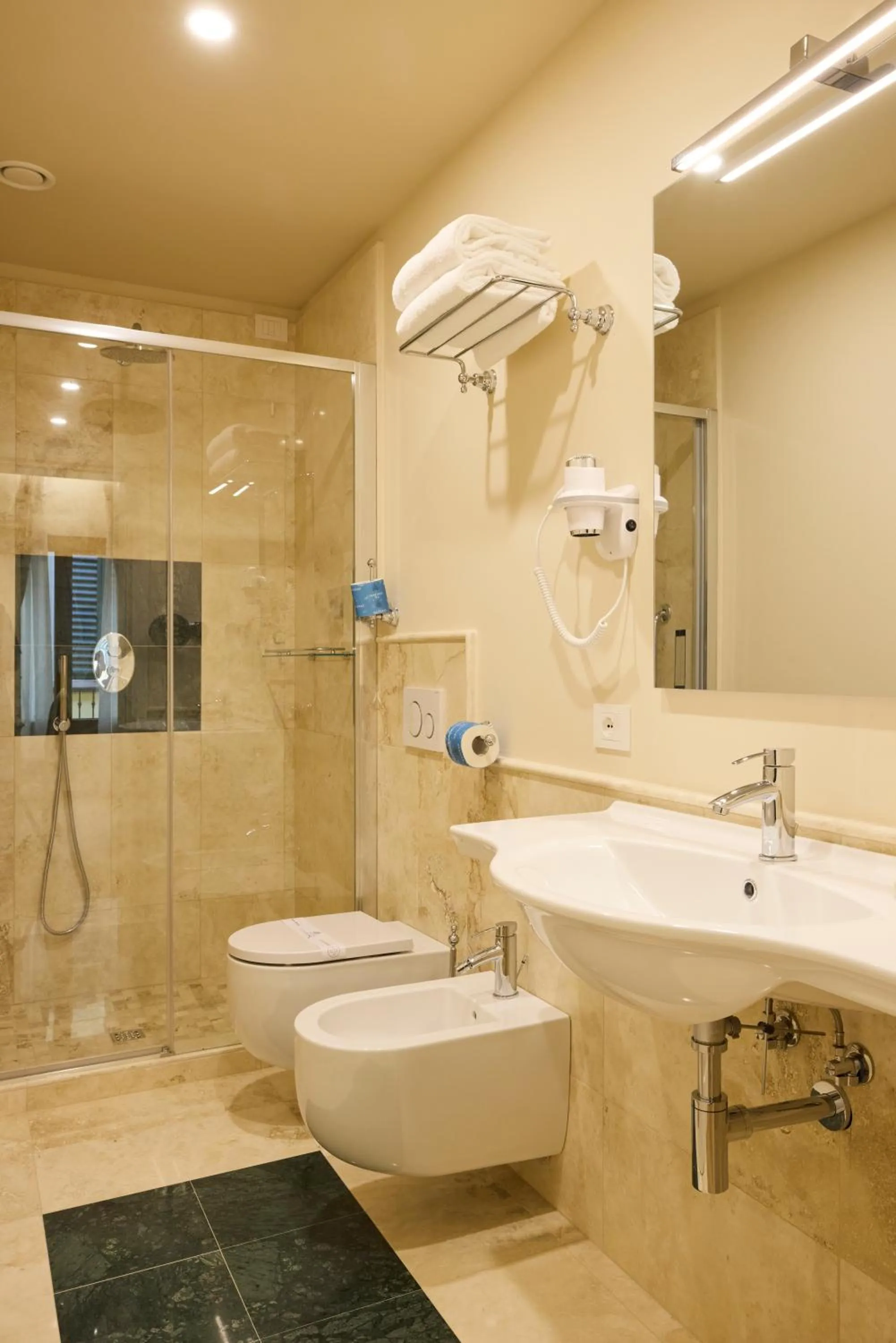 Shower in Hotel Art Atelier - Place of Charme