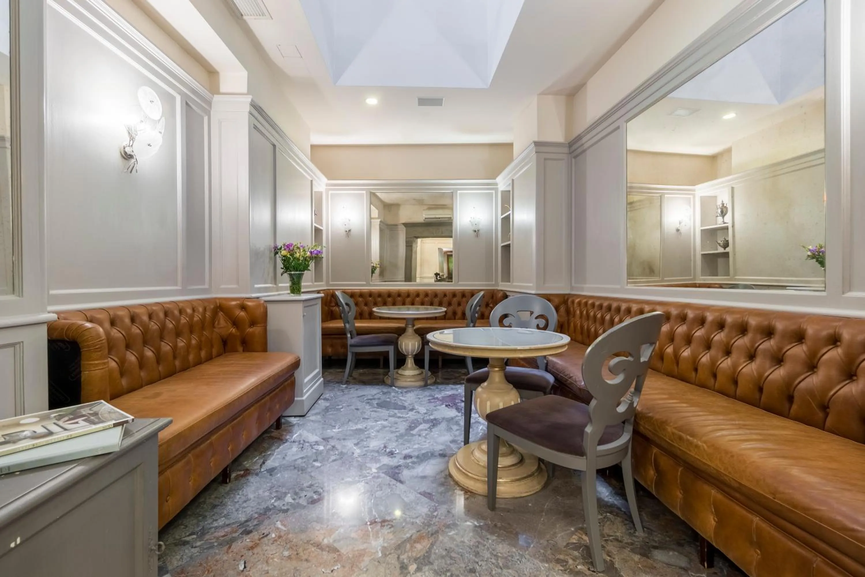 Lobby or reception in Hotel Art Atelier - Place of Charme