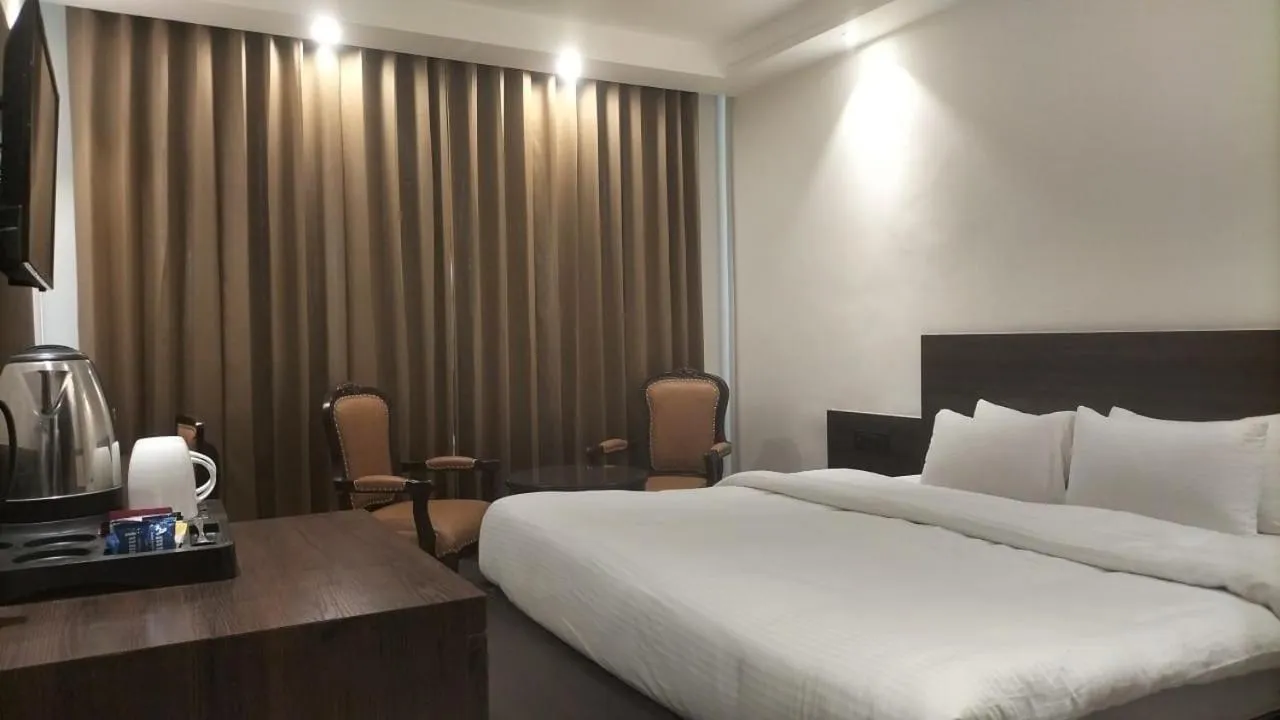 Bedroom, Bed in Cardinal Ambica