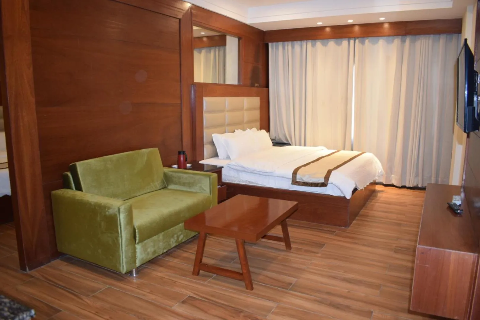 Bedroom, Bed in Cardinal Ambica