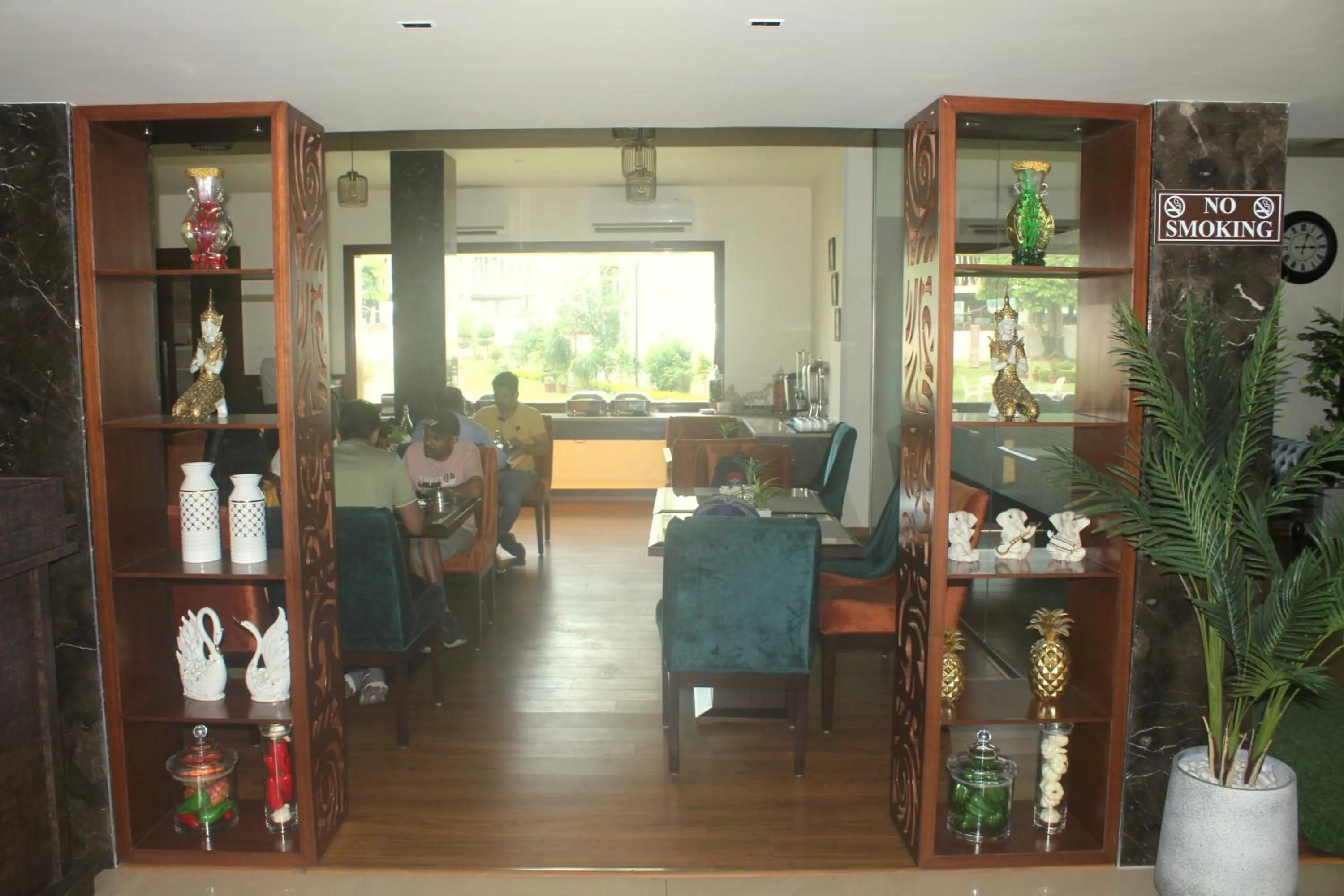 Restaurant/places to eat in Cardinal Ambica