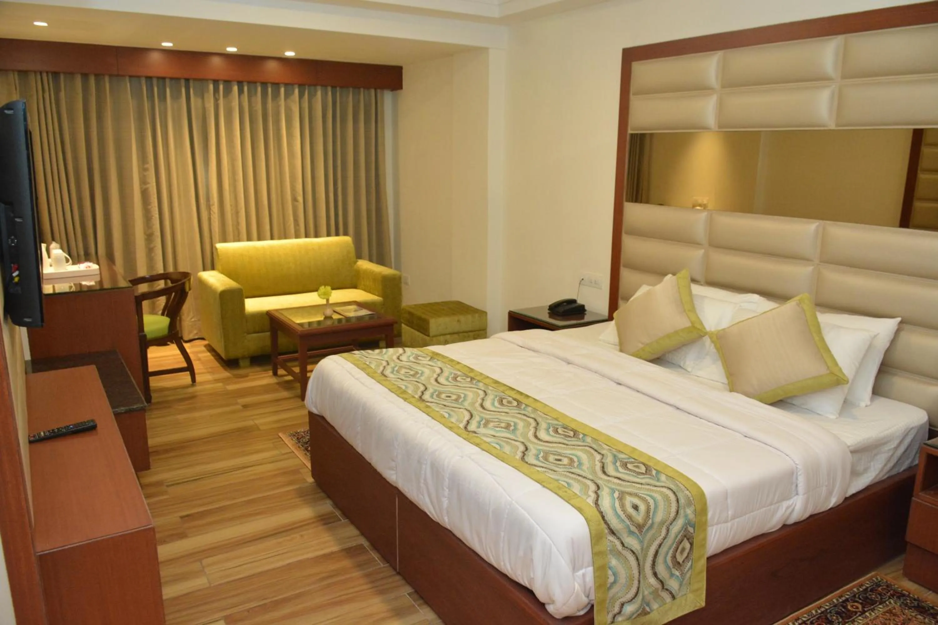 Photo of the whole room, Bed in Cardinal Ambica