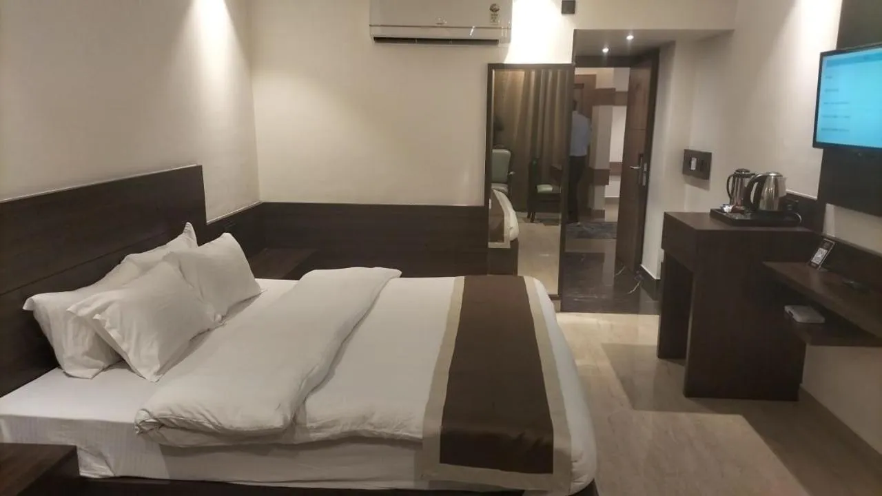 Bedroom, Bed in Cardinal Ambica