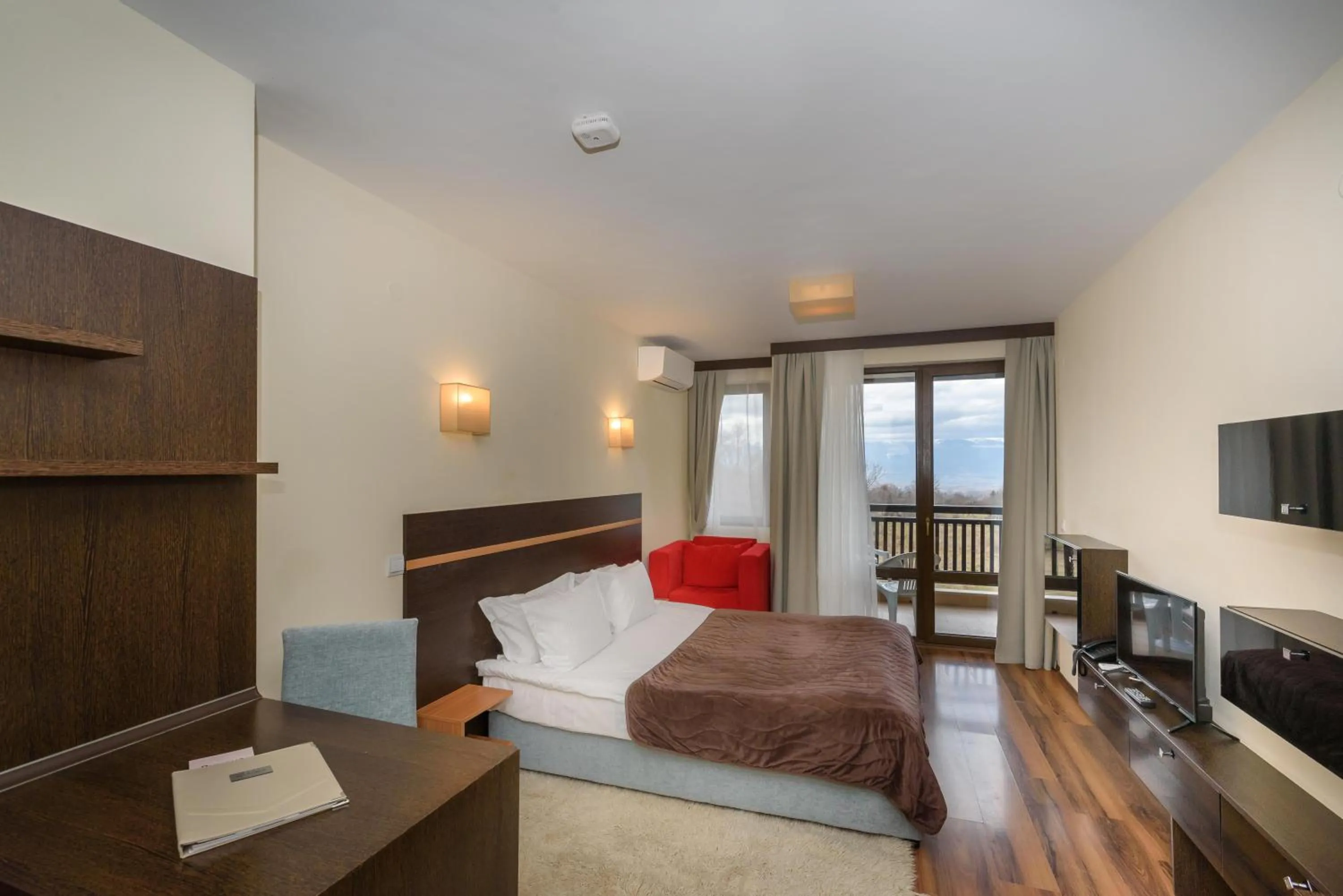 Photo of the whole room, Bed in St George Ski & Holiday - Half Board & All Inclusive