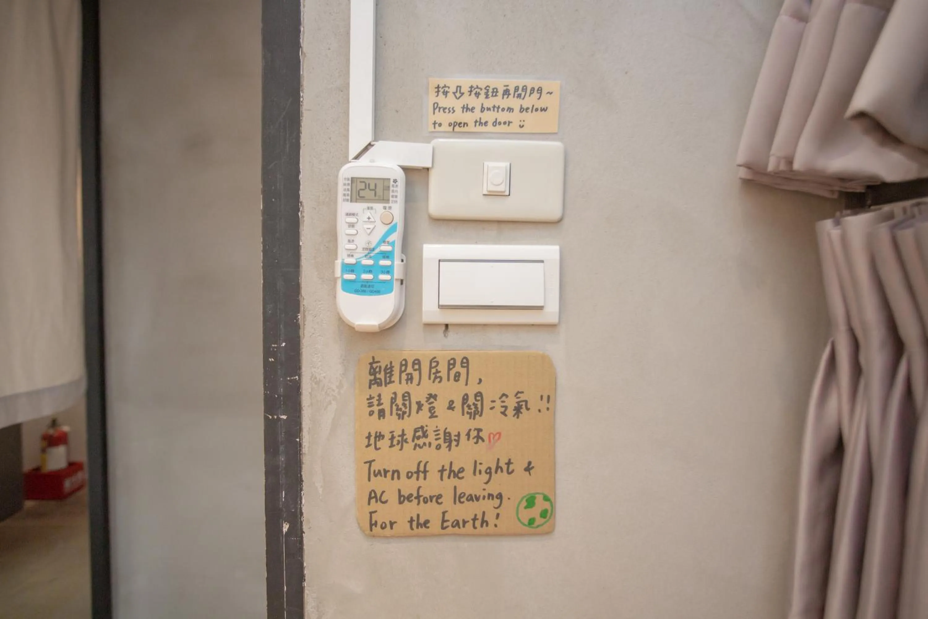 Corner Hostel & Cafe