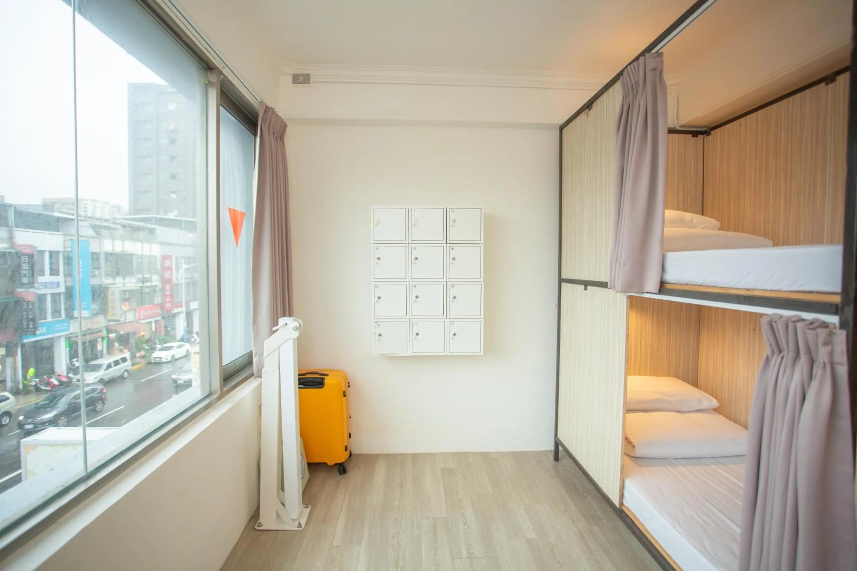 Bed in Corner Hostel & Cafe