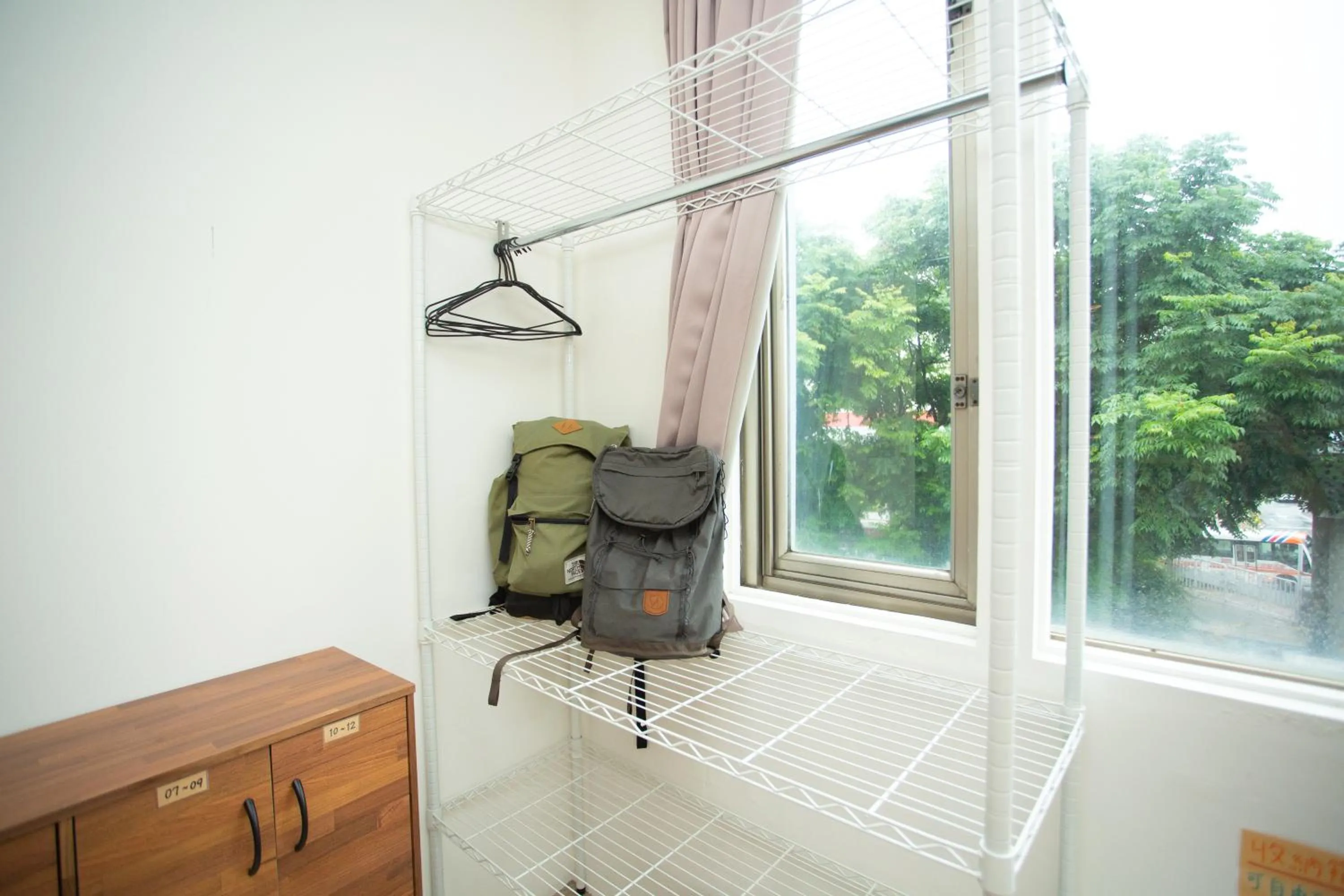 Corner Hostel & Cafe