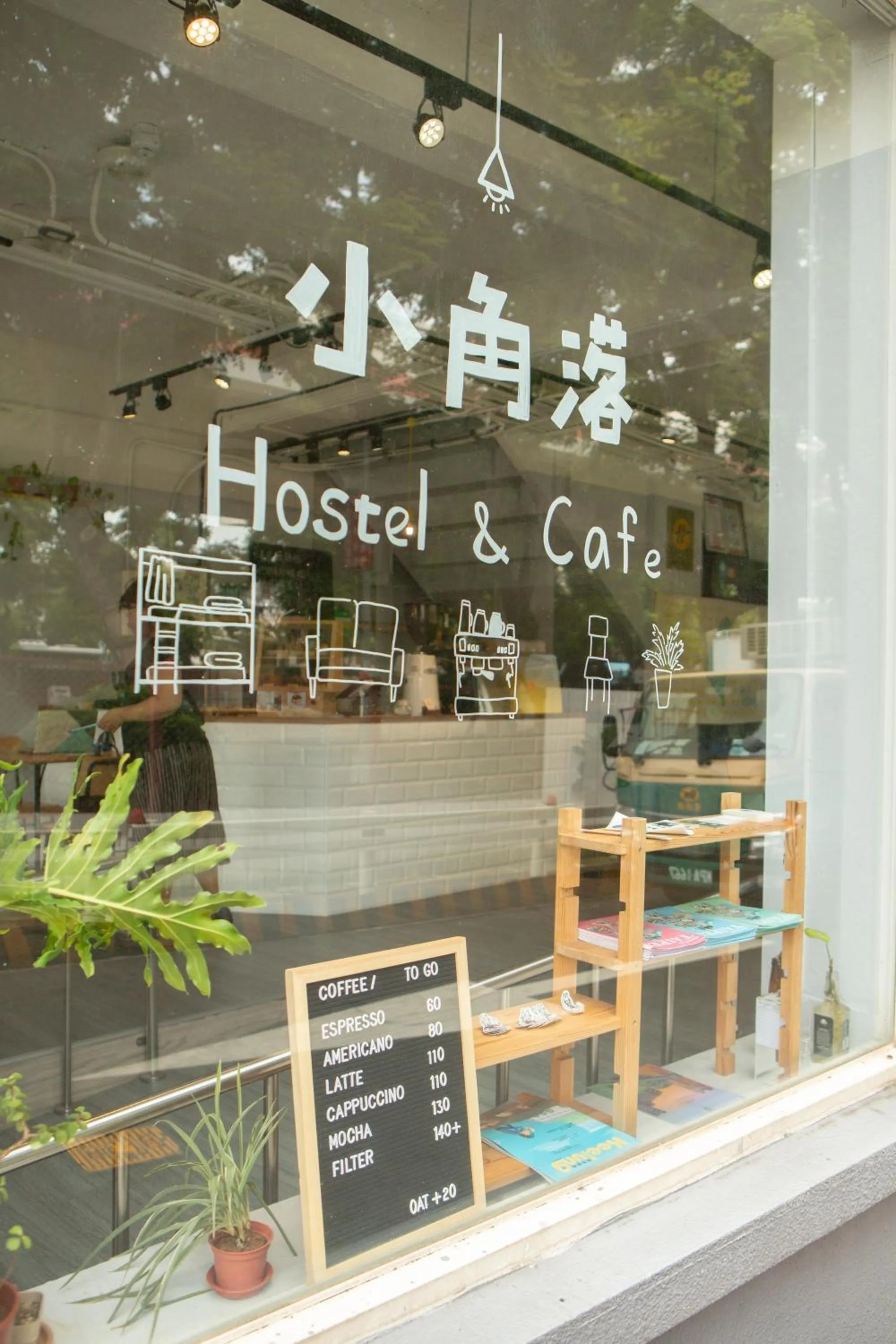 Corner Hostel & Cafe