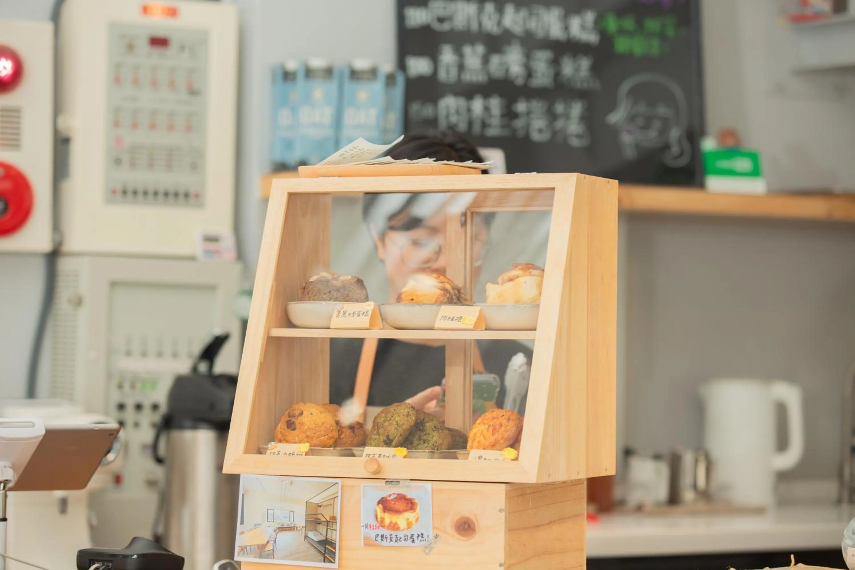 Corner Hostel & Cafe