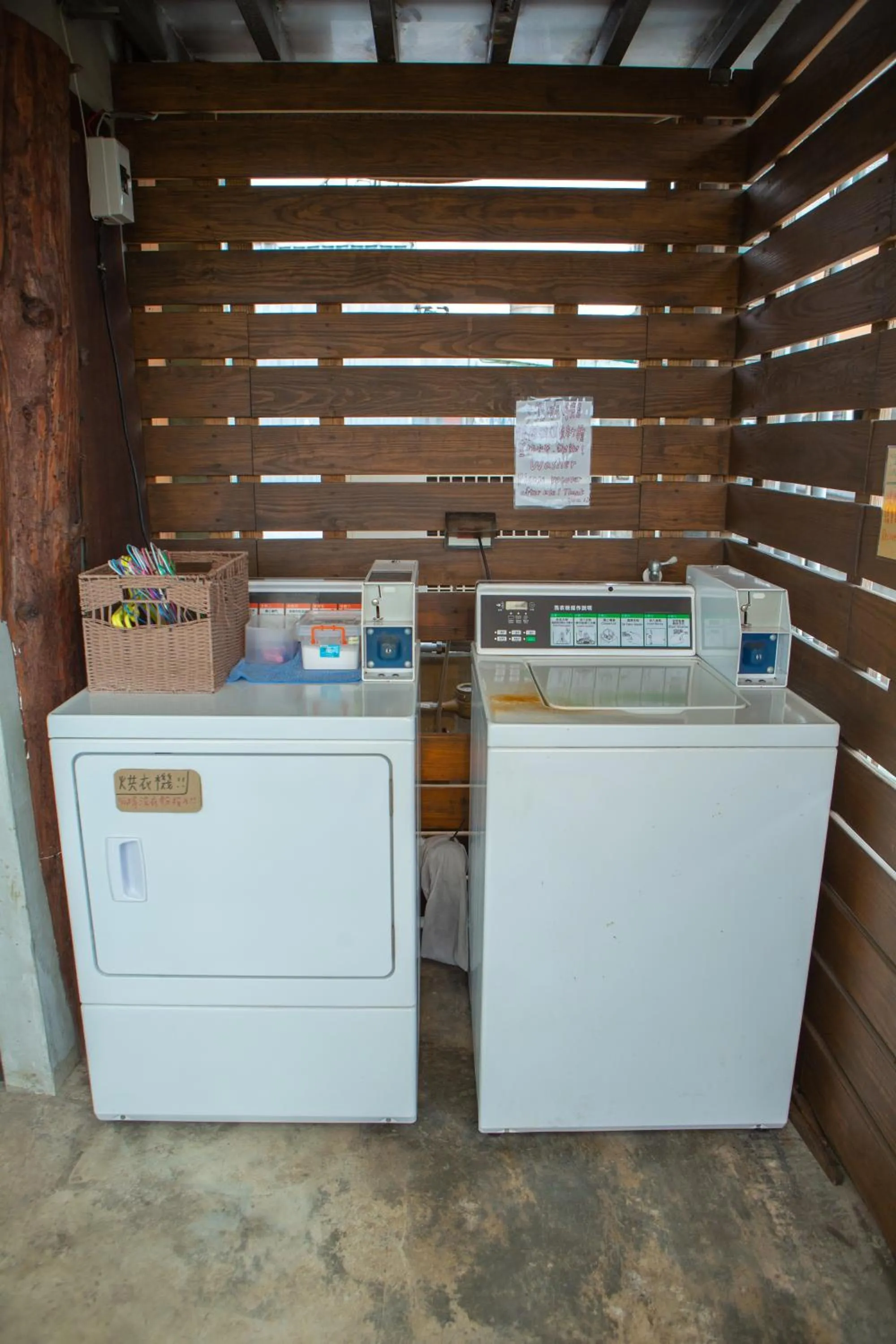 Corner Hostel & Cafe