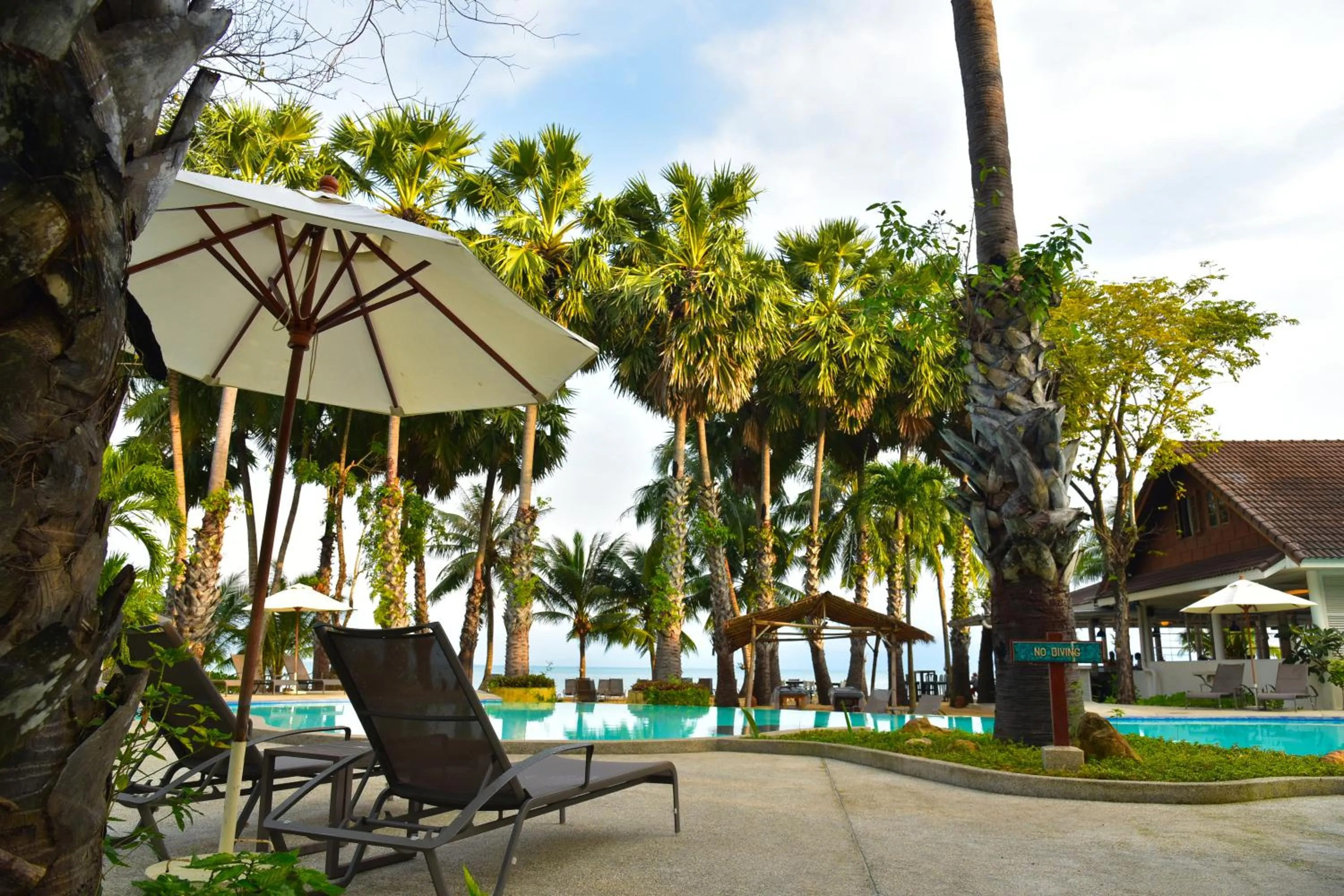 Pool view in Paradise Beach Resort, Koh Samui - SHA Extra Plus