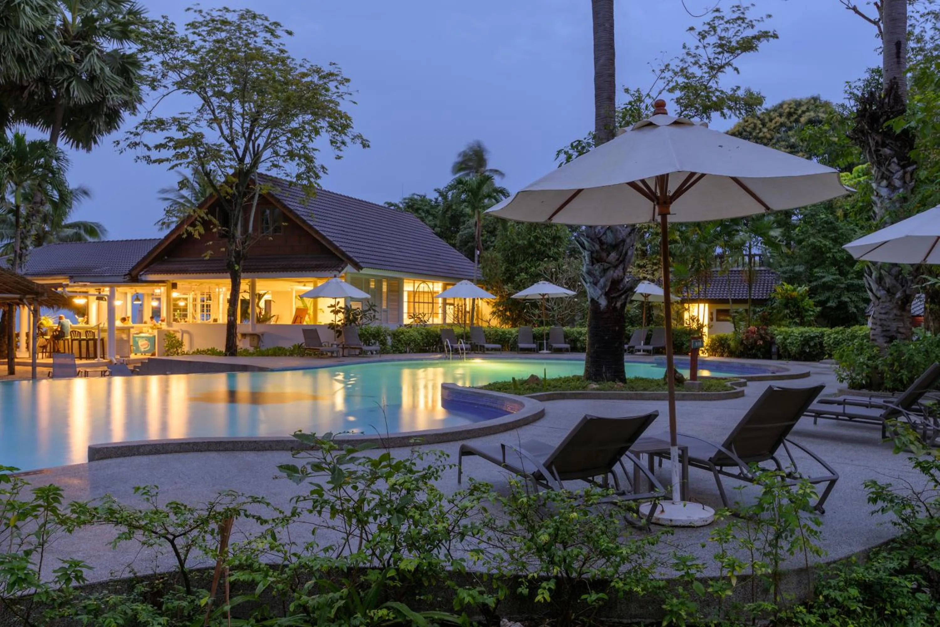 Restaurant/places to eat in Paradise Beach Resort, Koh Samui - SHA Extra Plus