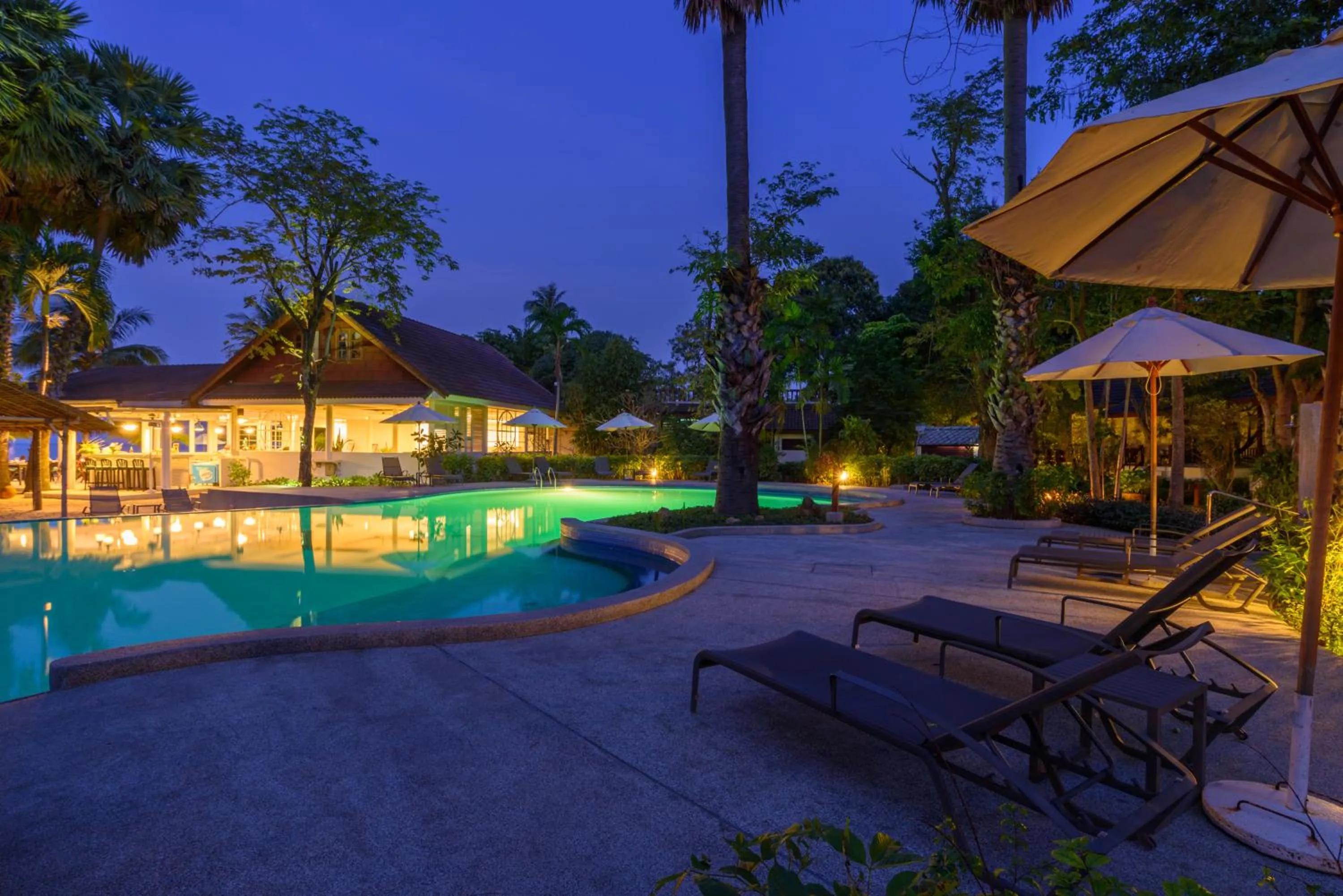 Restaurant/places to eat in Paradise Beach Resort, Koh Samui - SHA Extra Plus