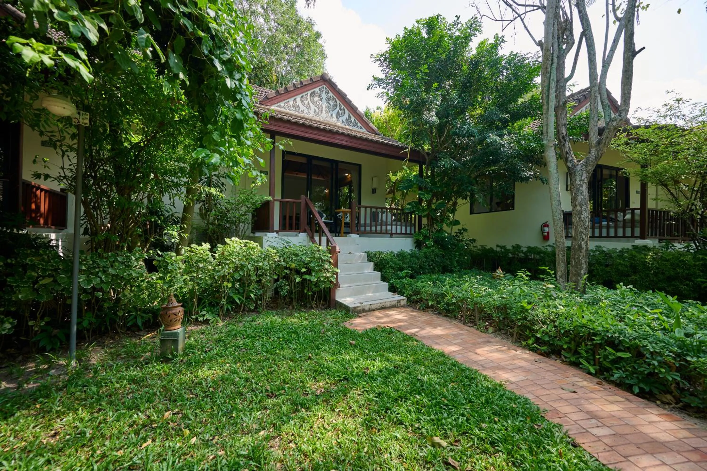 Property building in Paradise Beach Resort, Koh Samui - SHA Extra Plus