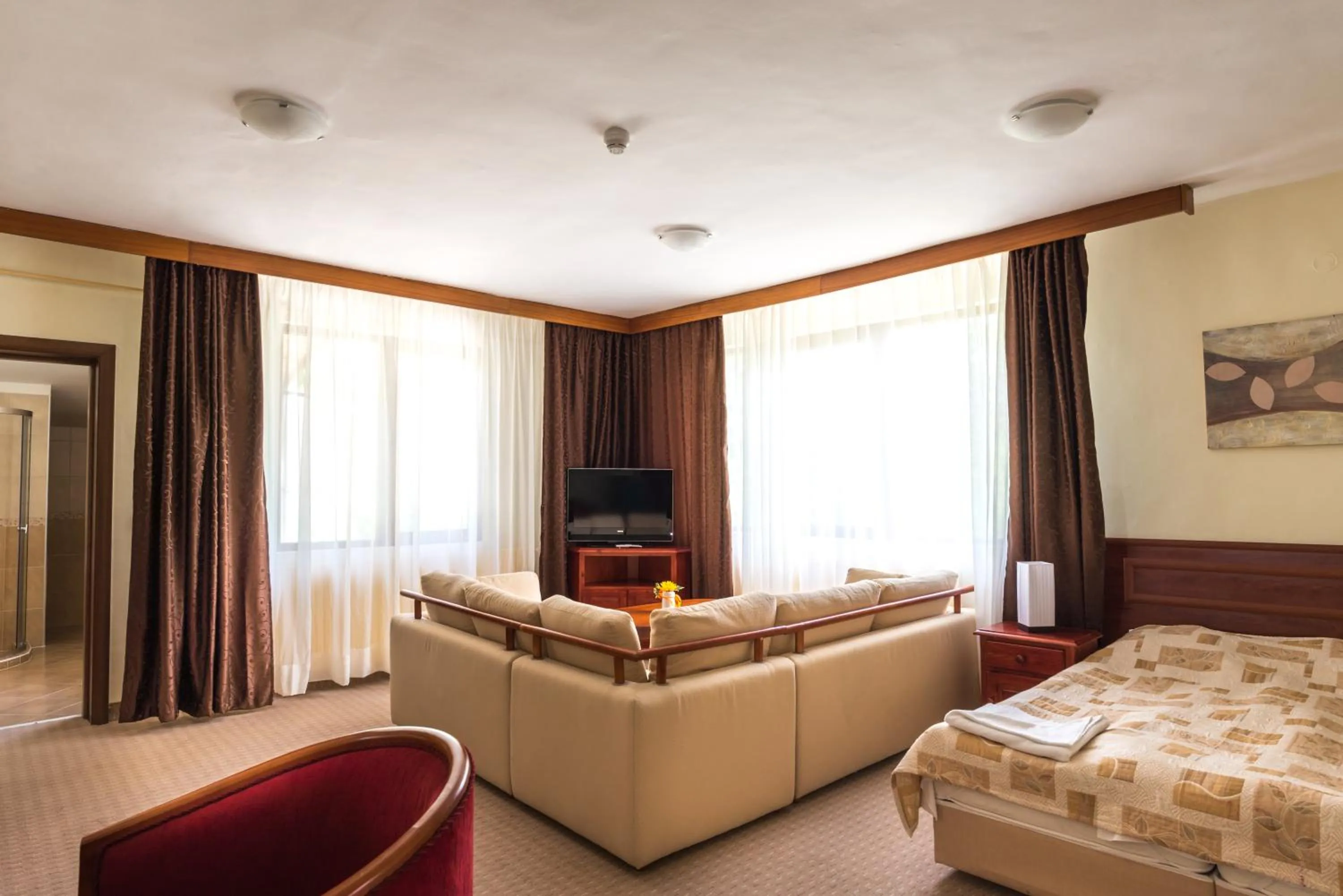 Seating area, Bed in Elina Hotel