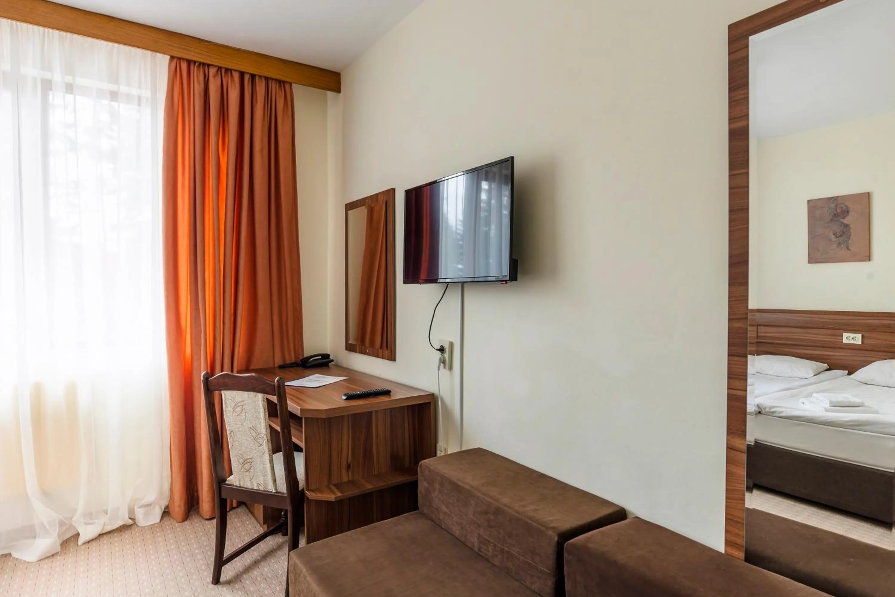 TV and multimedia, Bed in Elina Hotel