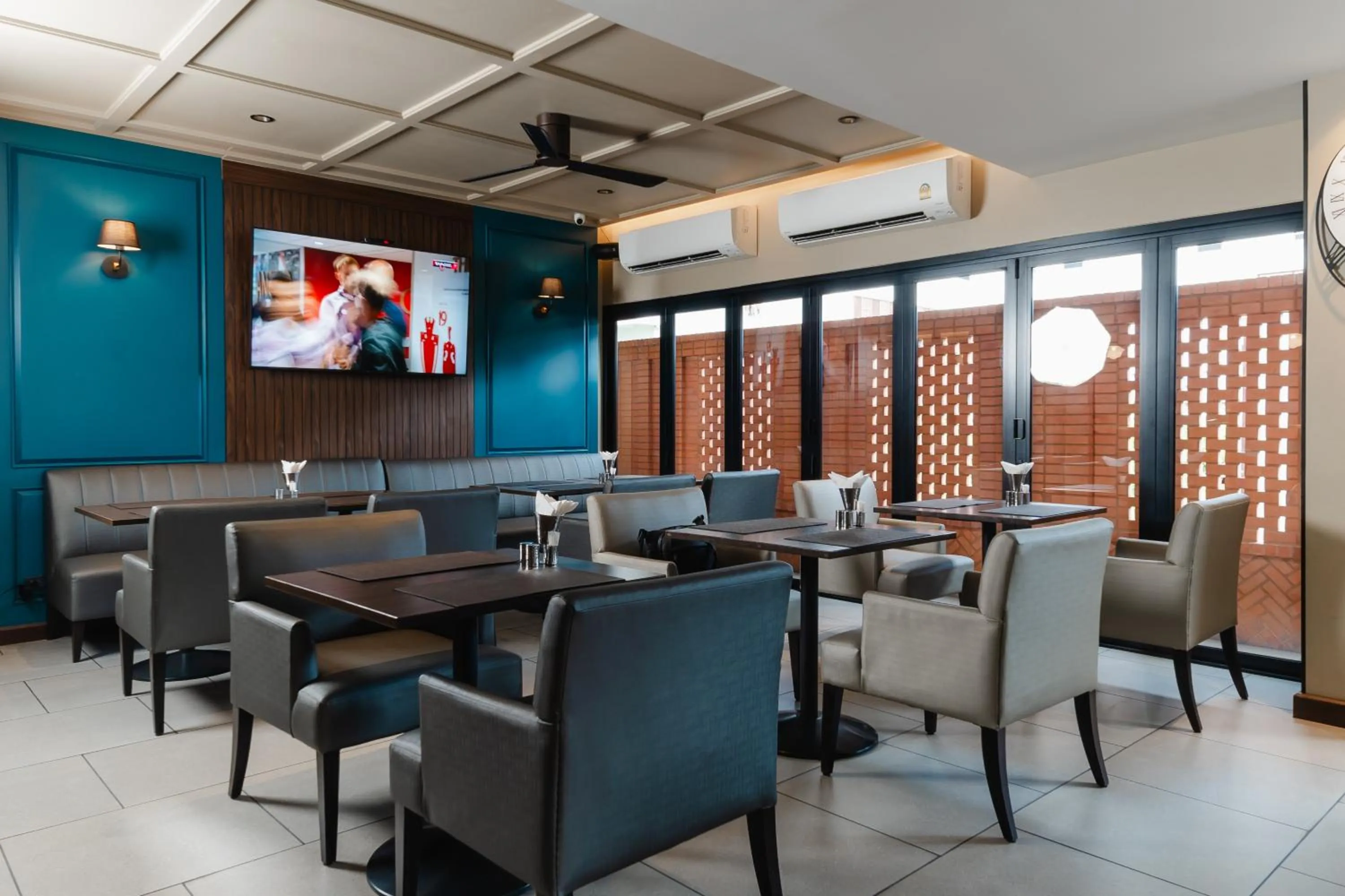 Restaurant/places to eat in The Dawin Hotel