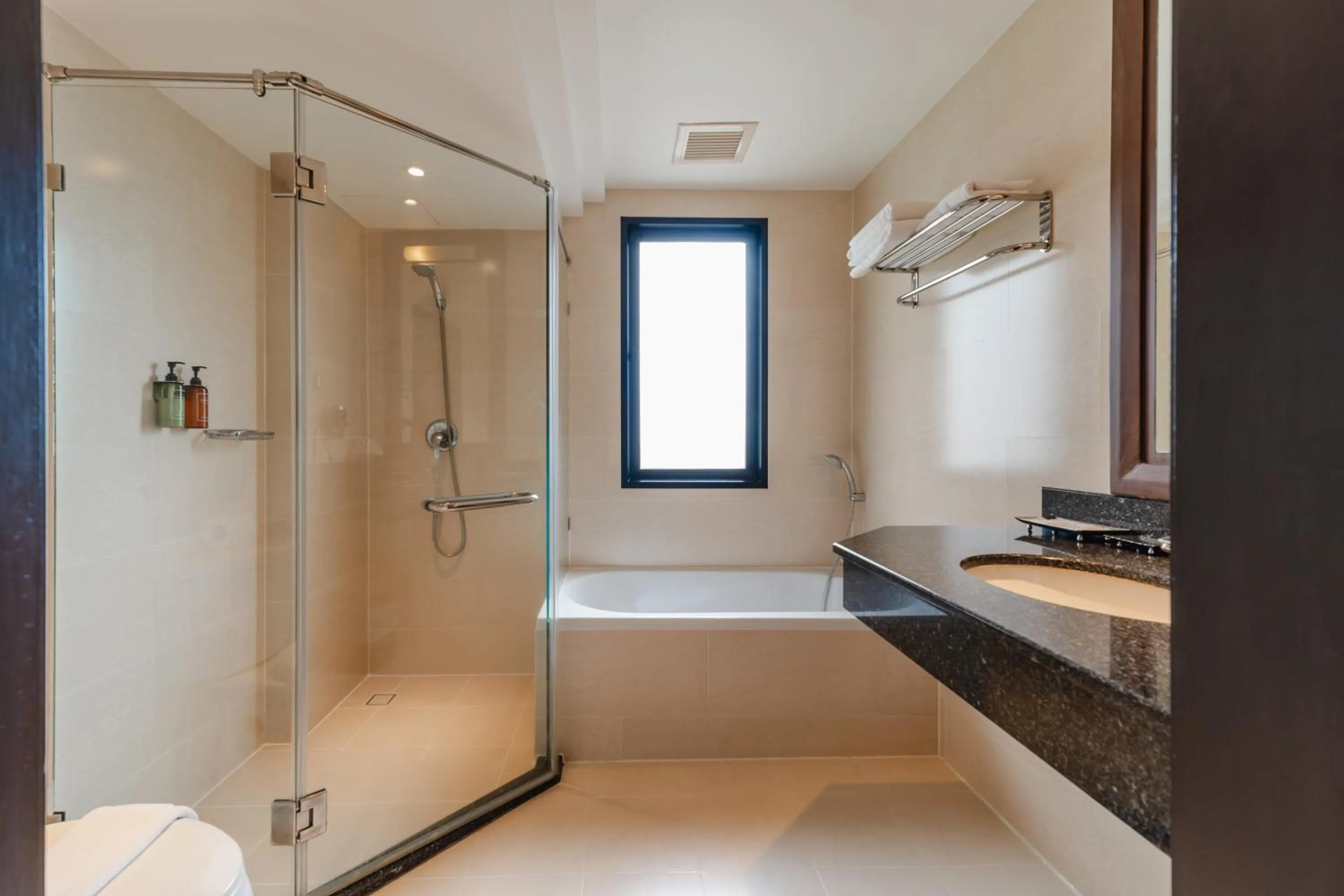 Shower in The Dawin Hotel