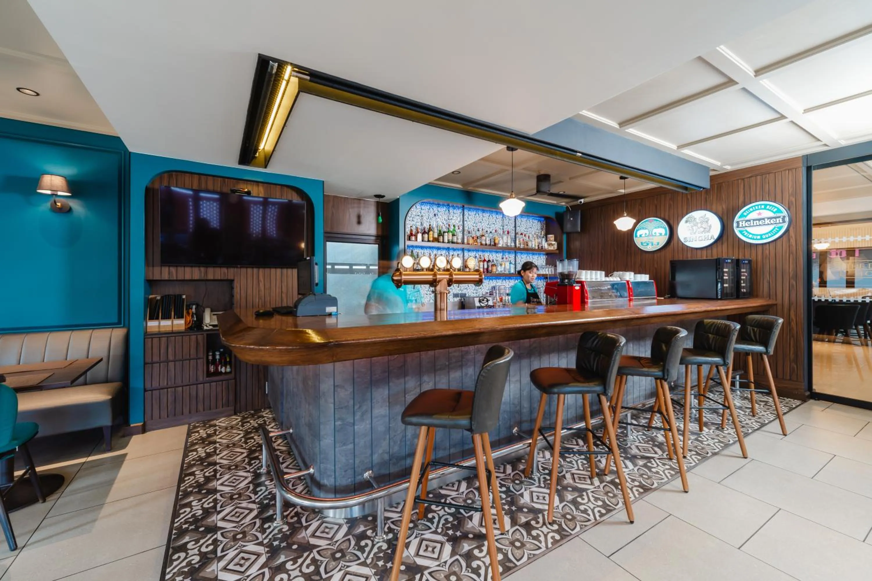 Restaurant/places to eat in The Dawin Hotel