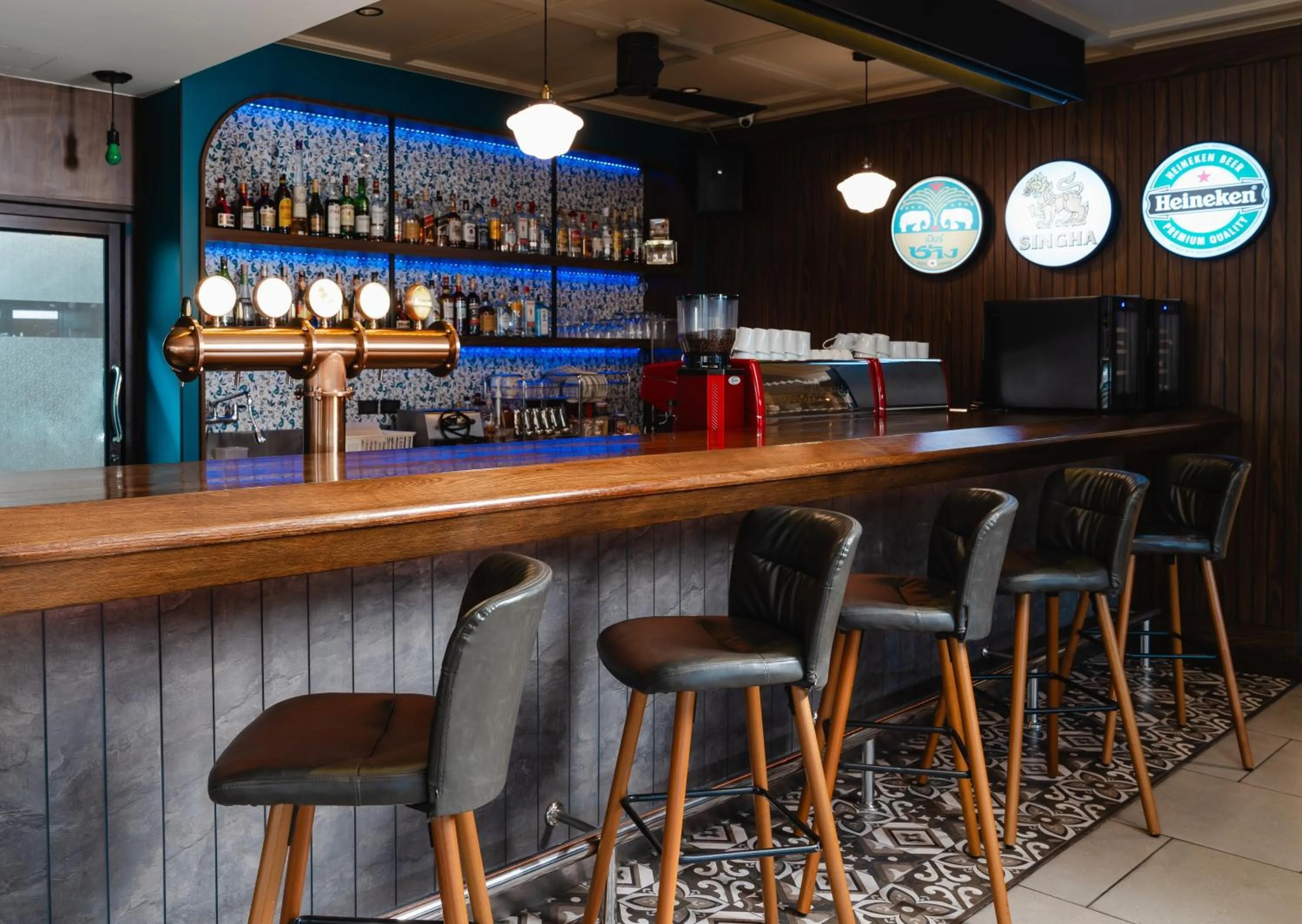 Restaurant/places to eat in The Dawin Hotel