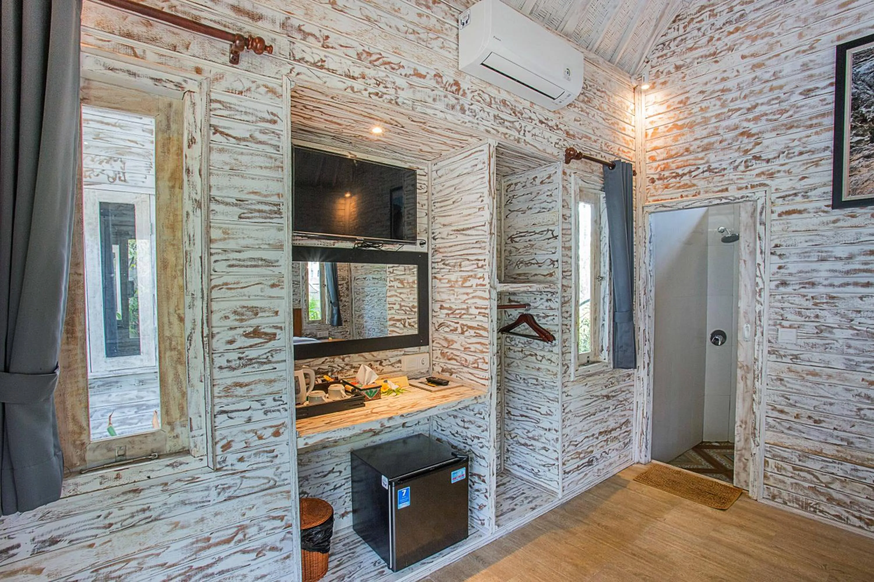 TV and multimedia in 221 Garden Cottages