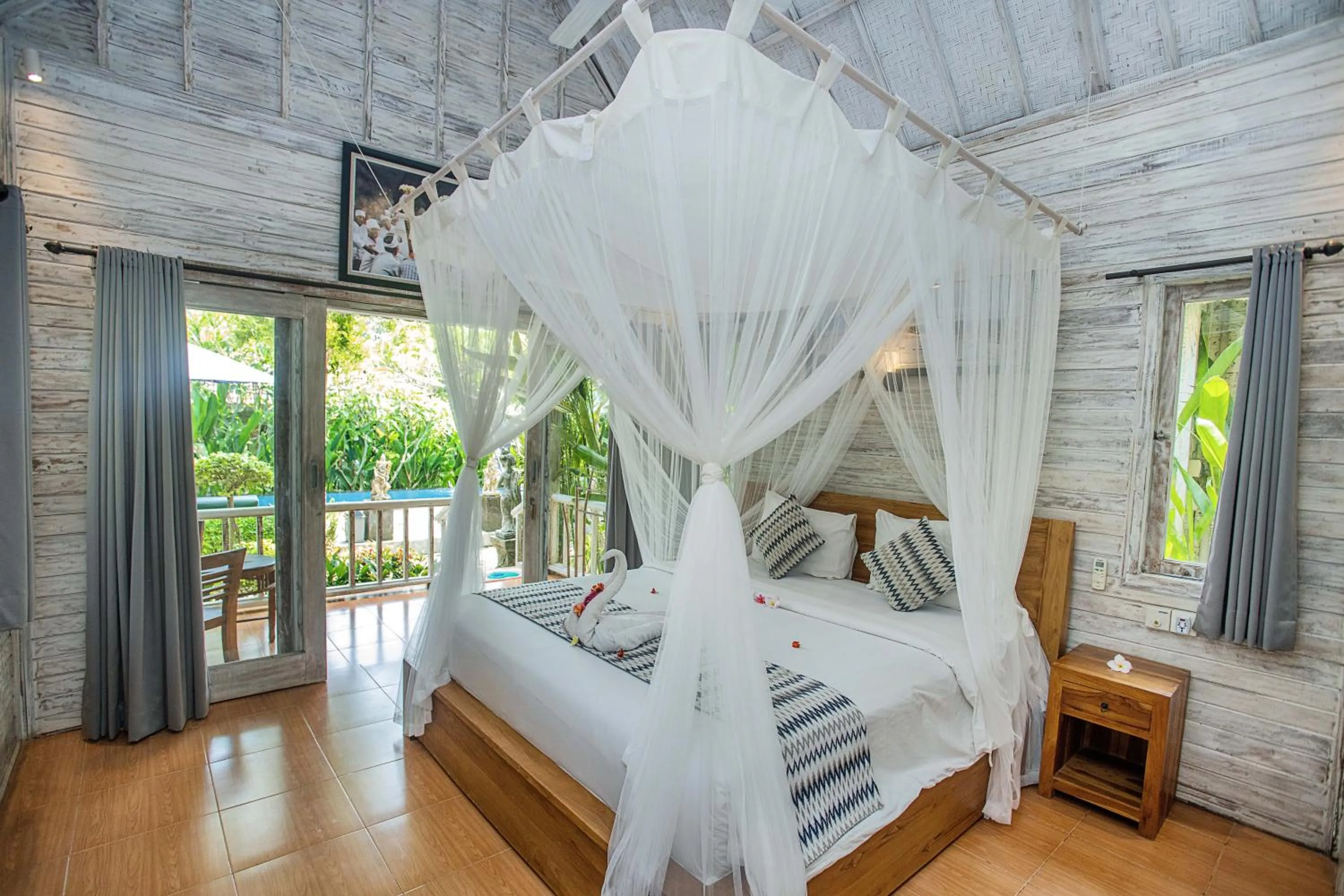 Property building, Bed in 221 Garden Cottages