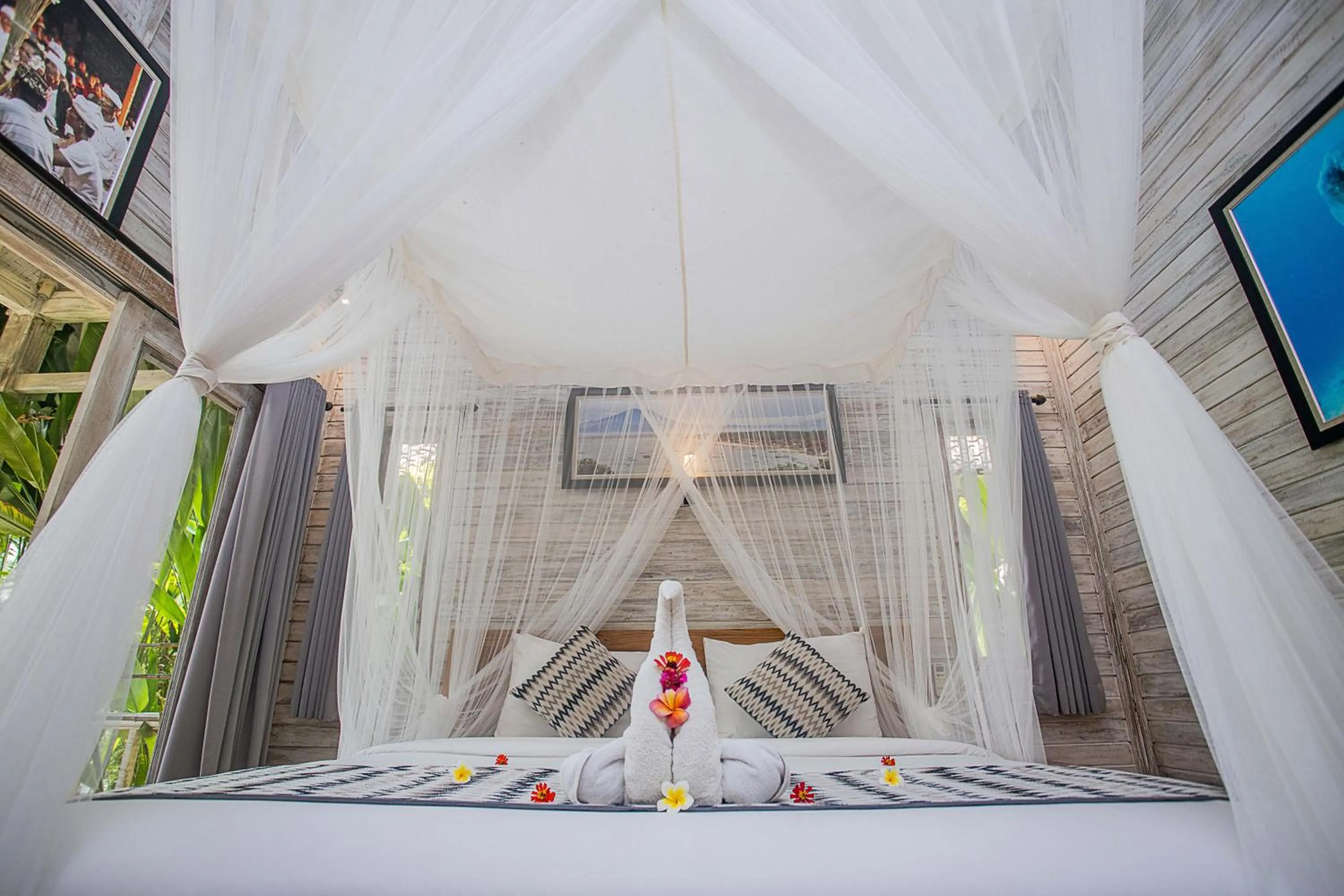 Property building, Bed in 221 Garden Cottages