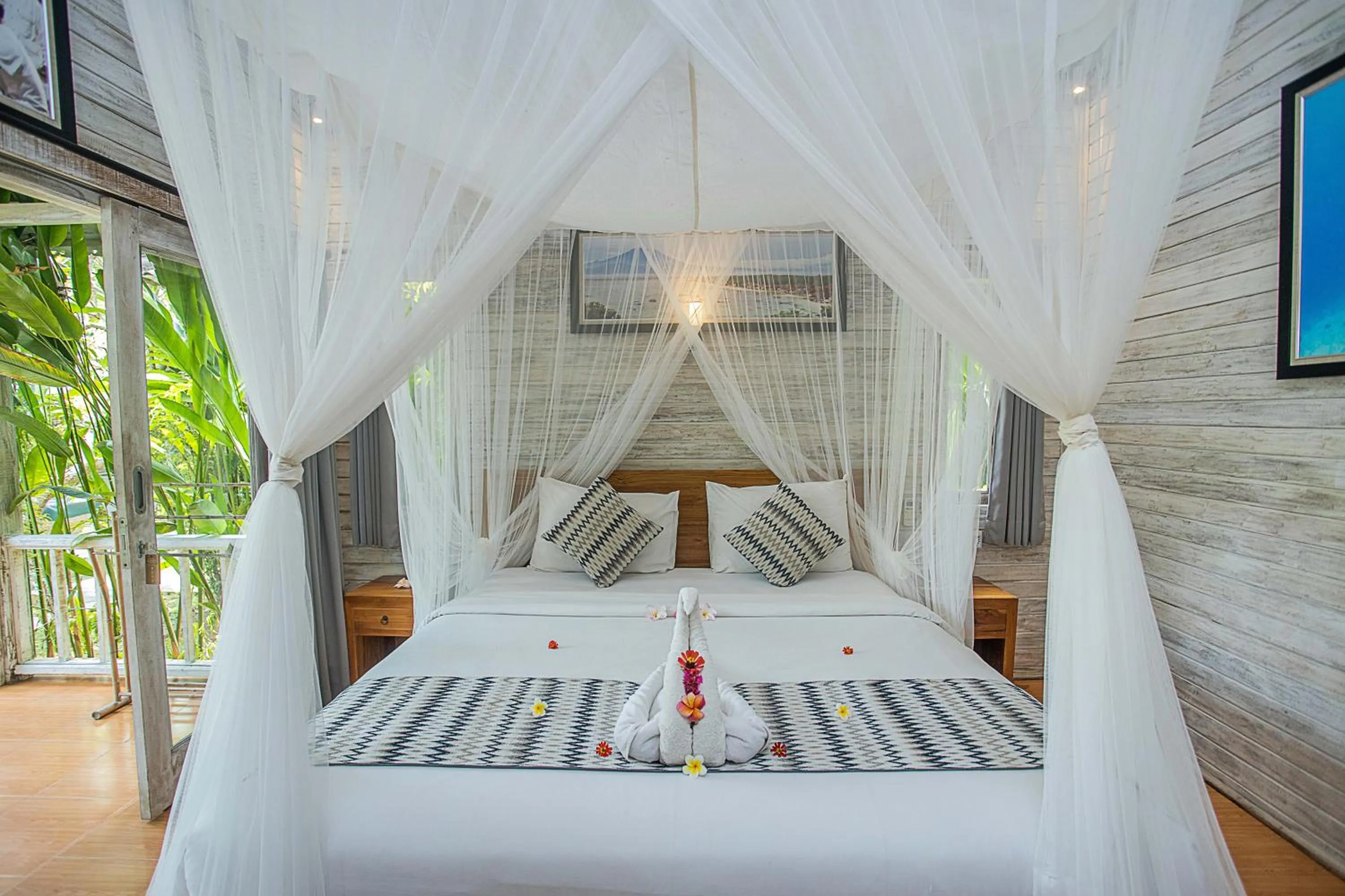 Property building, Bed in 221 Garden Cottages