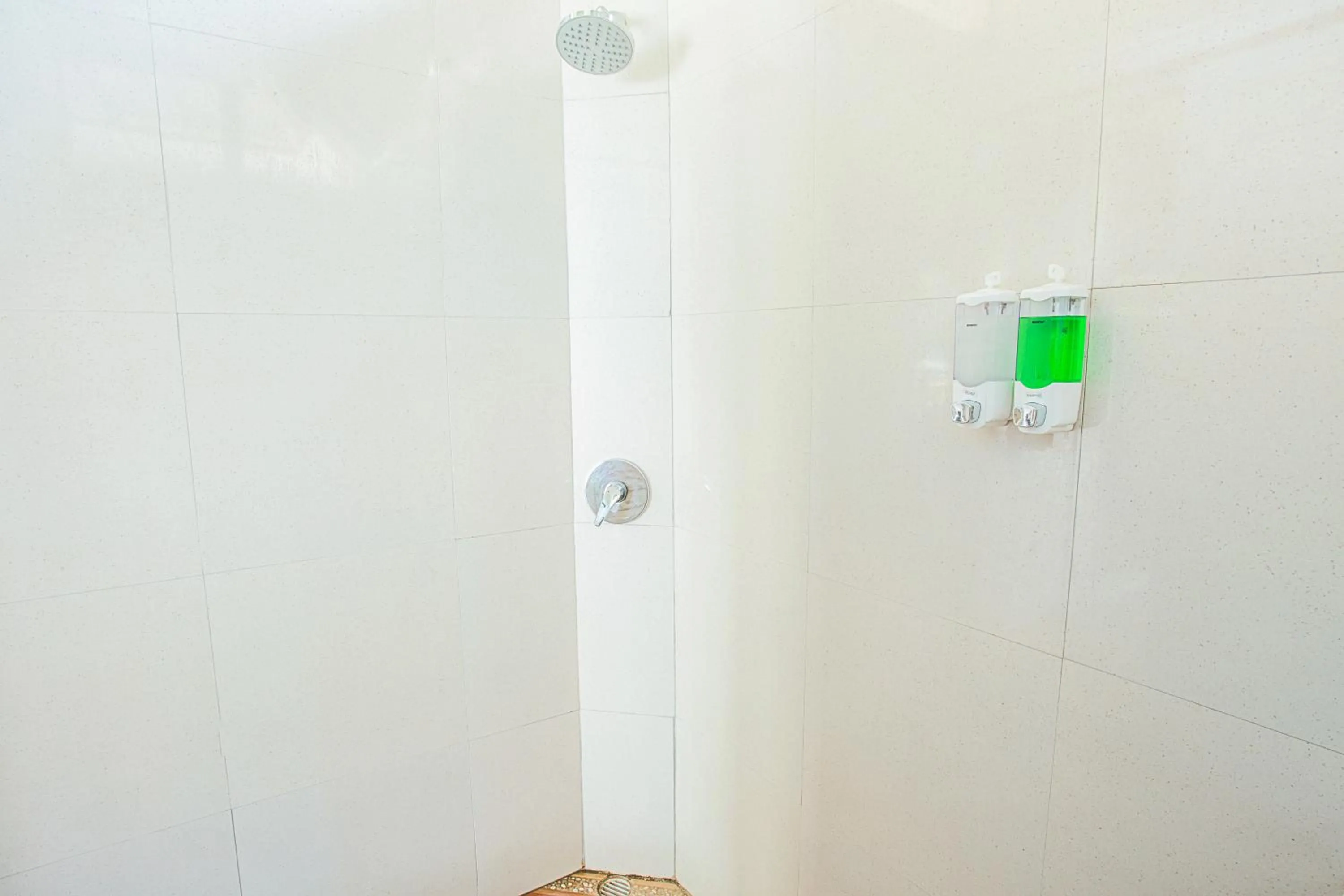 Shower in 221 Garden Cottages