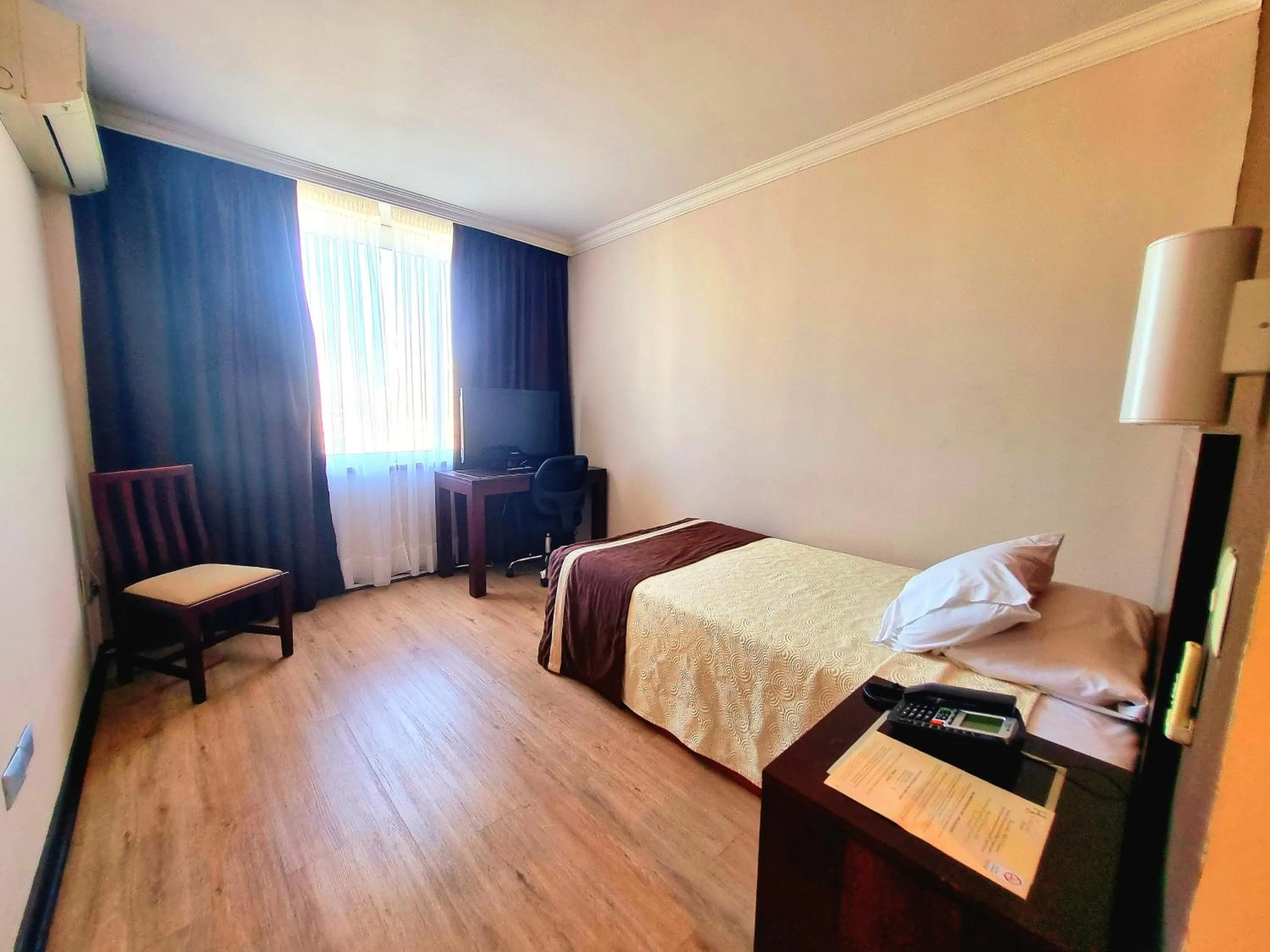 Photo of the whole room, Bed in Hotel El Araucano