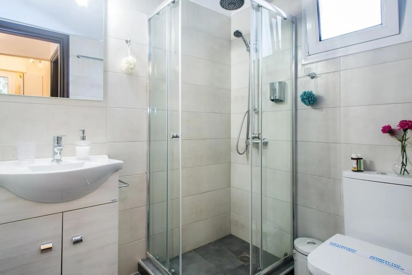 Shower in Acropolis Heart