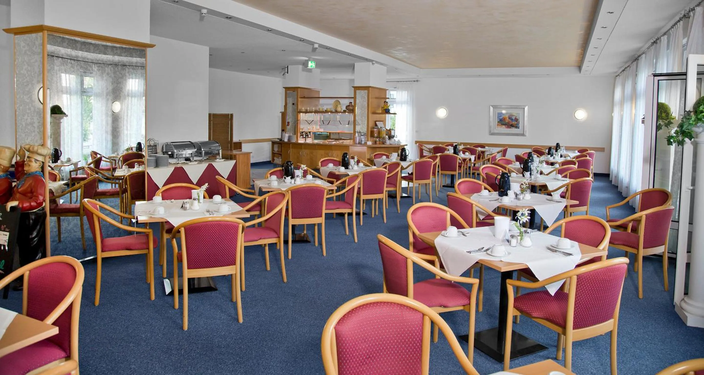 Restaurant/places to eat in Fairway Hotel