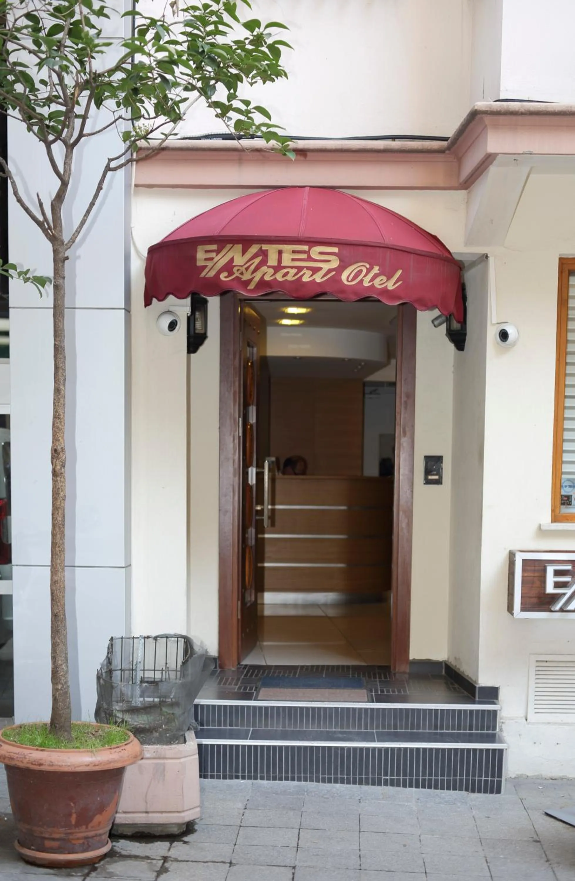 Facade/entrance in Entes Apart