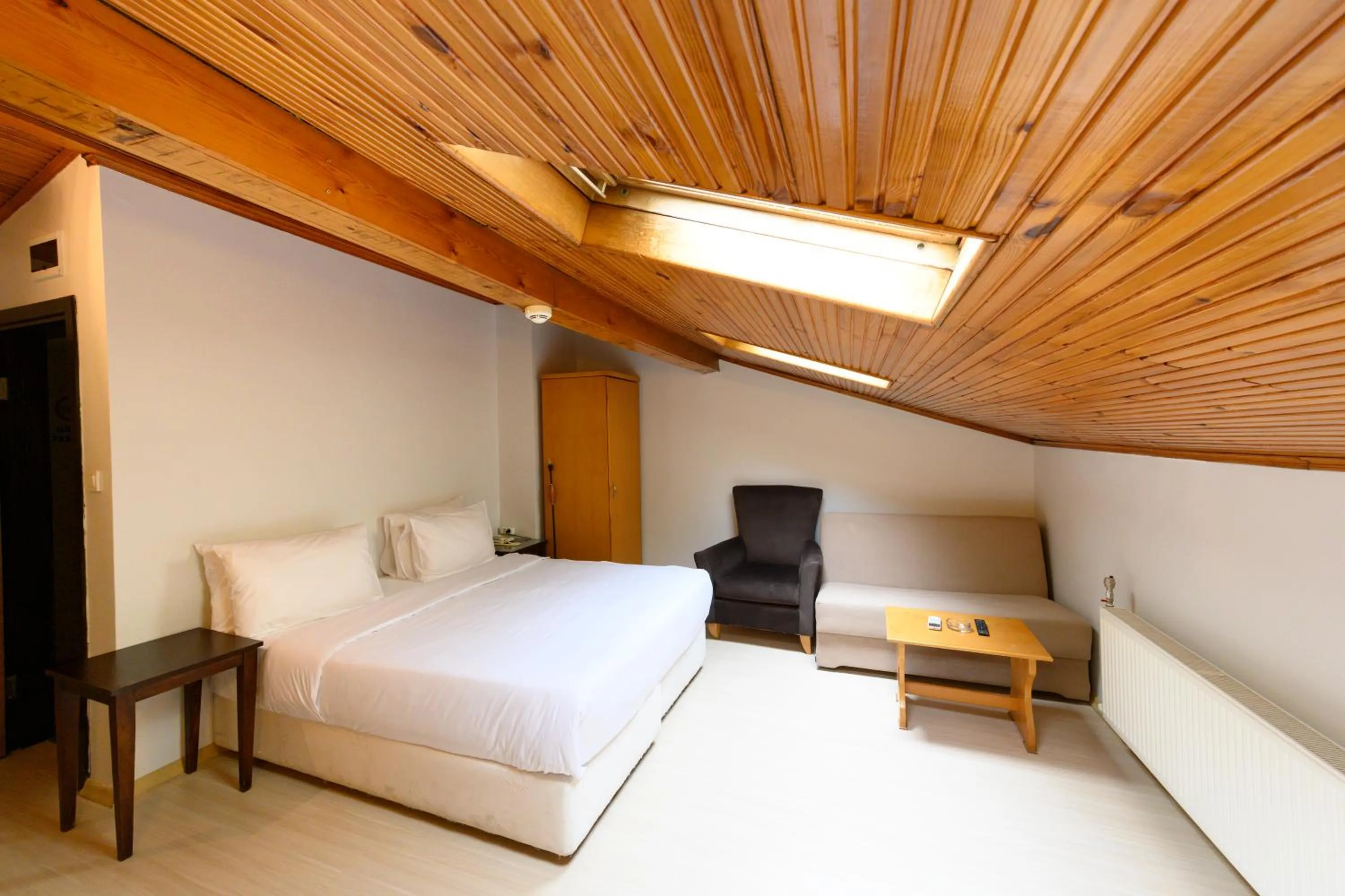 Photo of the whole room, Bed in Entes Apart