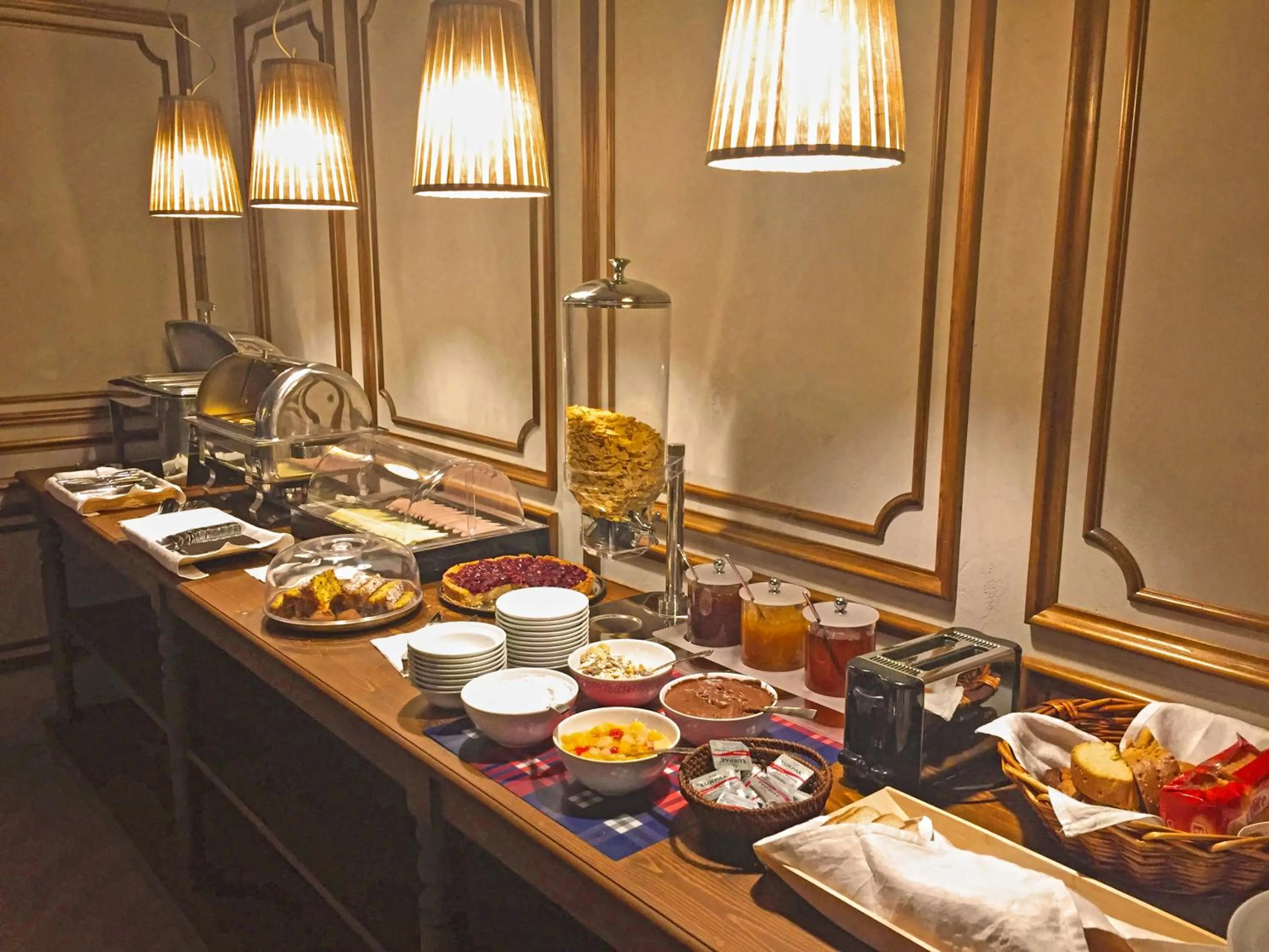 Restaurant/places to eat in Ef Zin Hotel Arachova