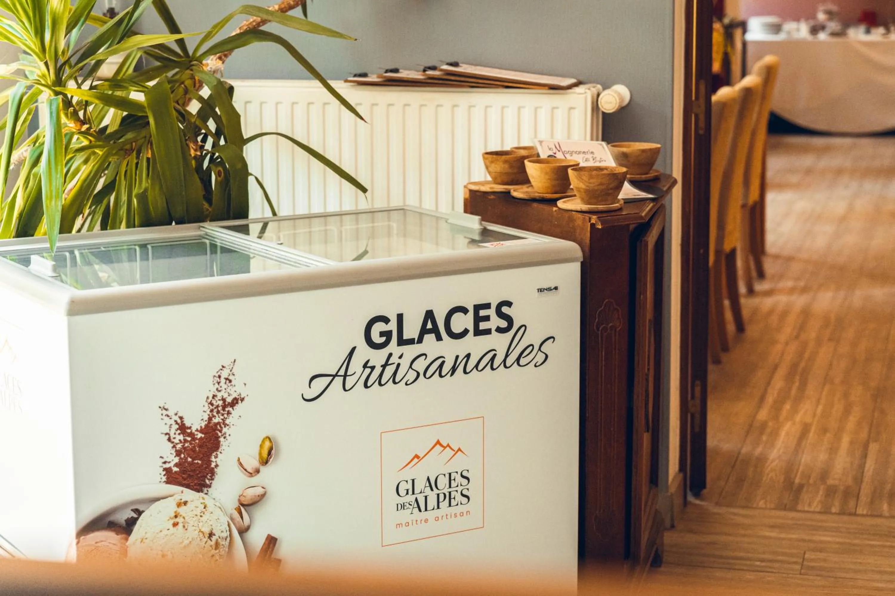 Buffet breakfast in Logis Hôtel La Magnanerie - Côté Bistro