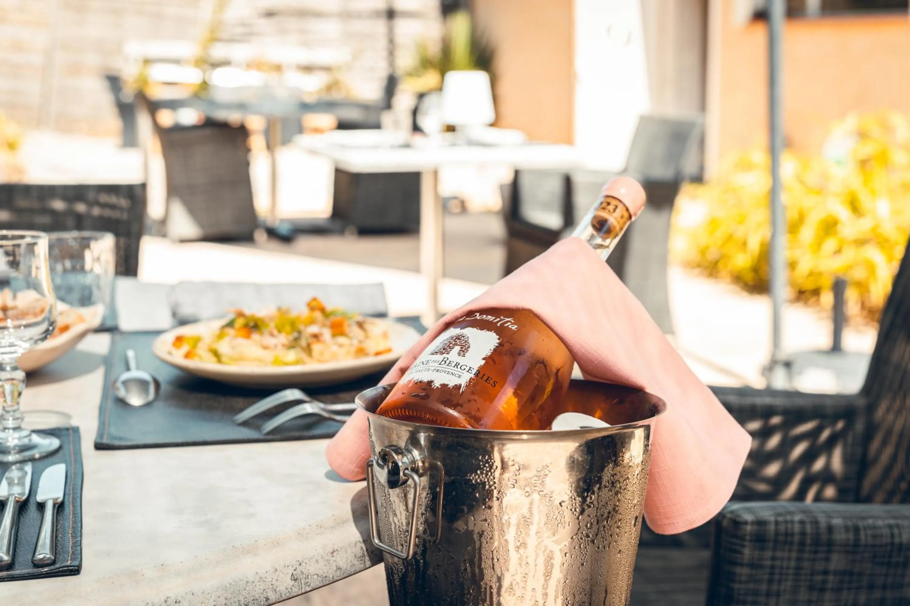 Alcoholic drinks in Logis Hôtel La Magnanerie - Côté Bistro