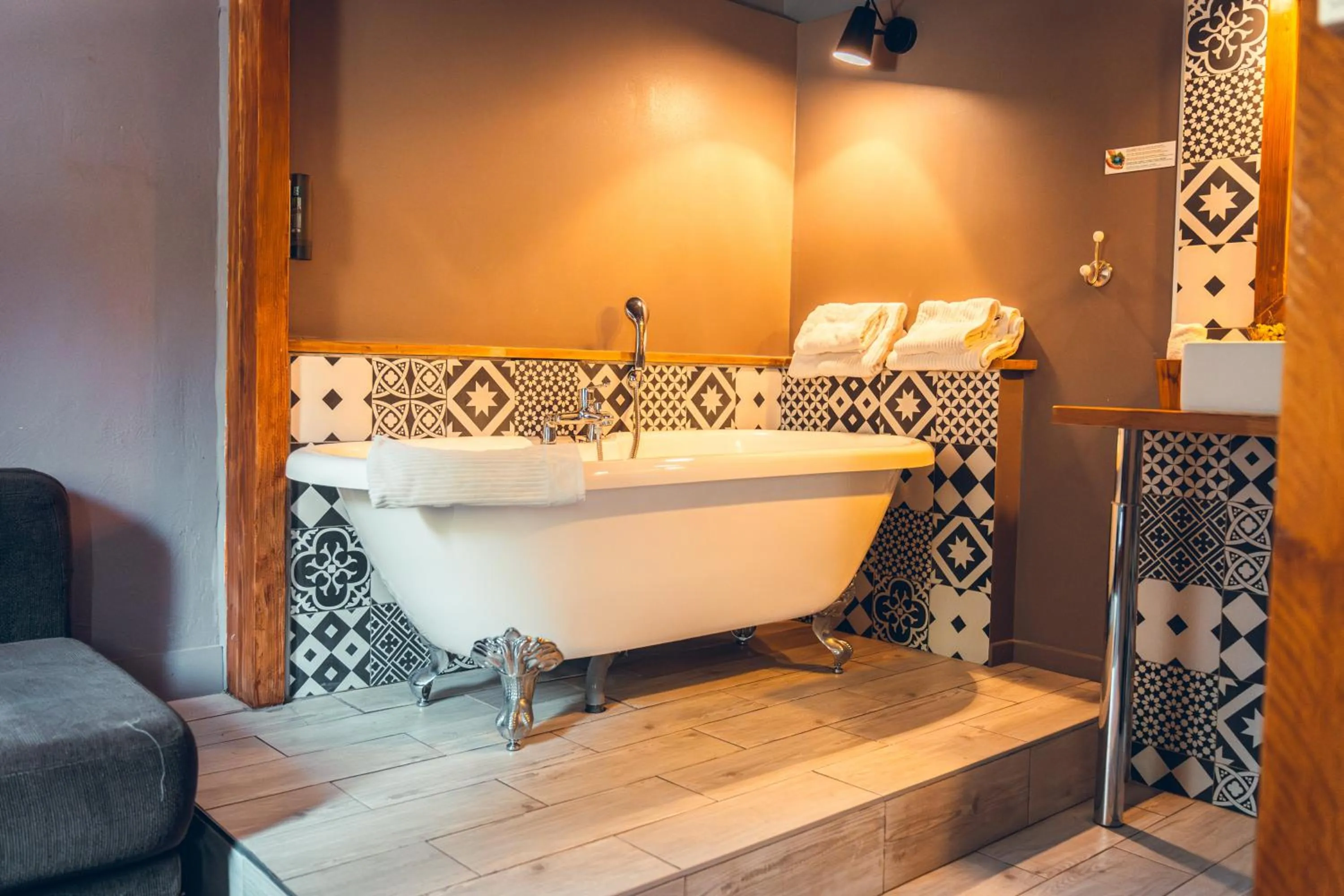 Bathroom in Logis Hôtel La Magnanerie - Côté Bistro